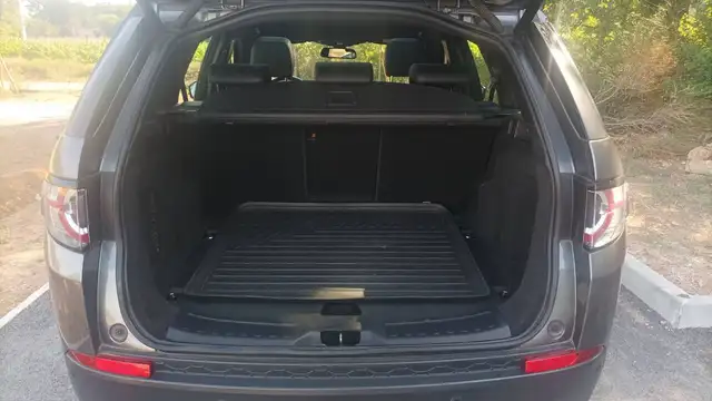 Land Rover Discovery Sport view 14