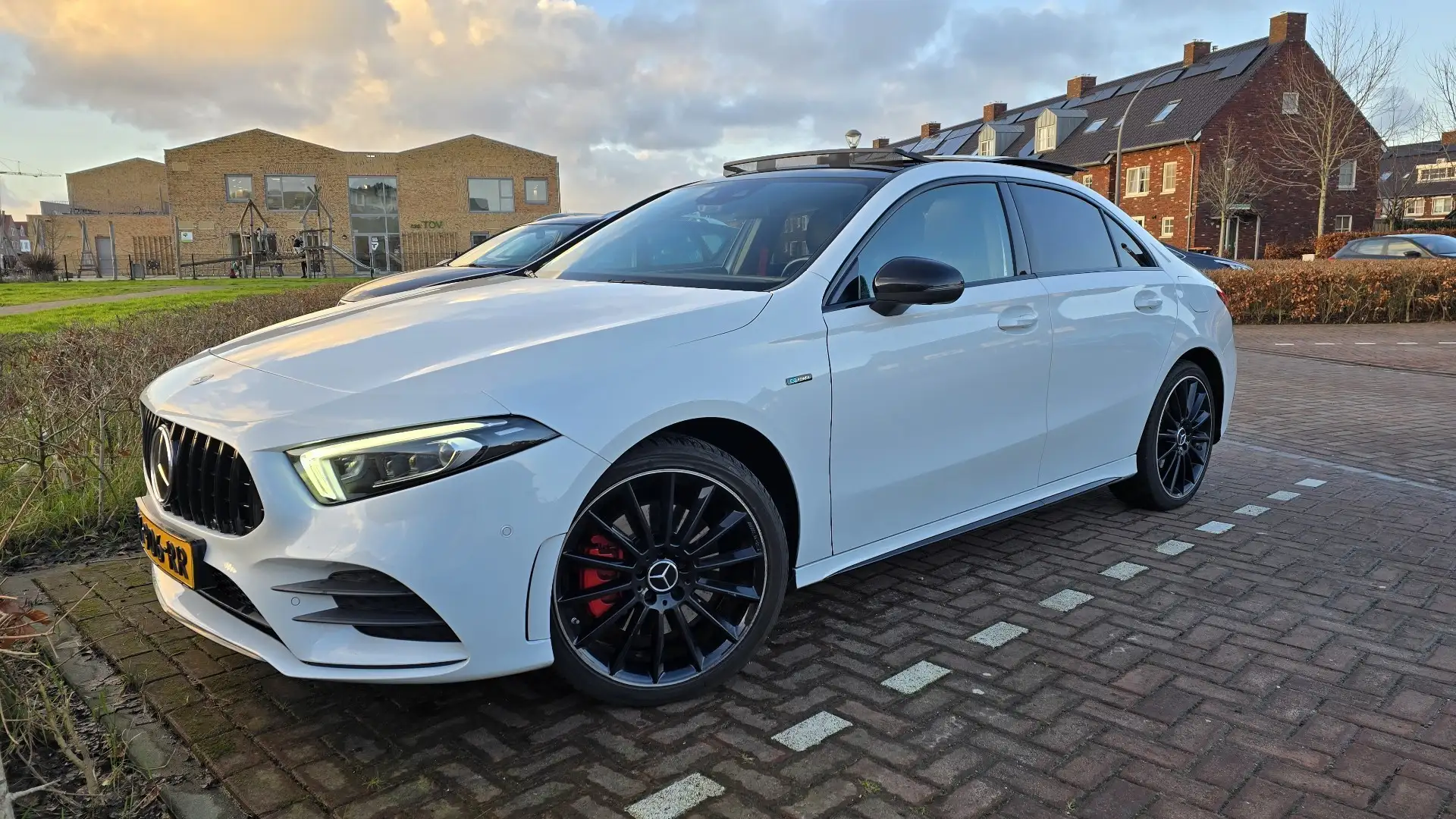 Mercedes-Benz A 250 Mercedes-Benz A250e AMG |360|ACC|Pano|Sfeer|19"|Me Wit - 1