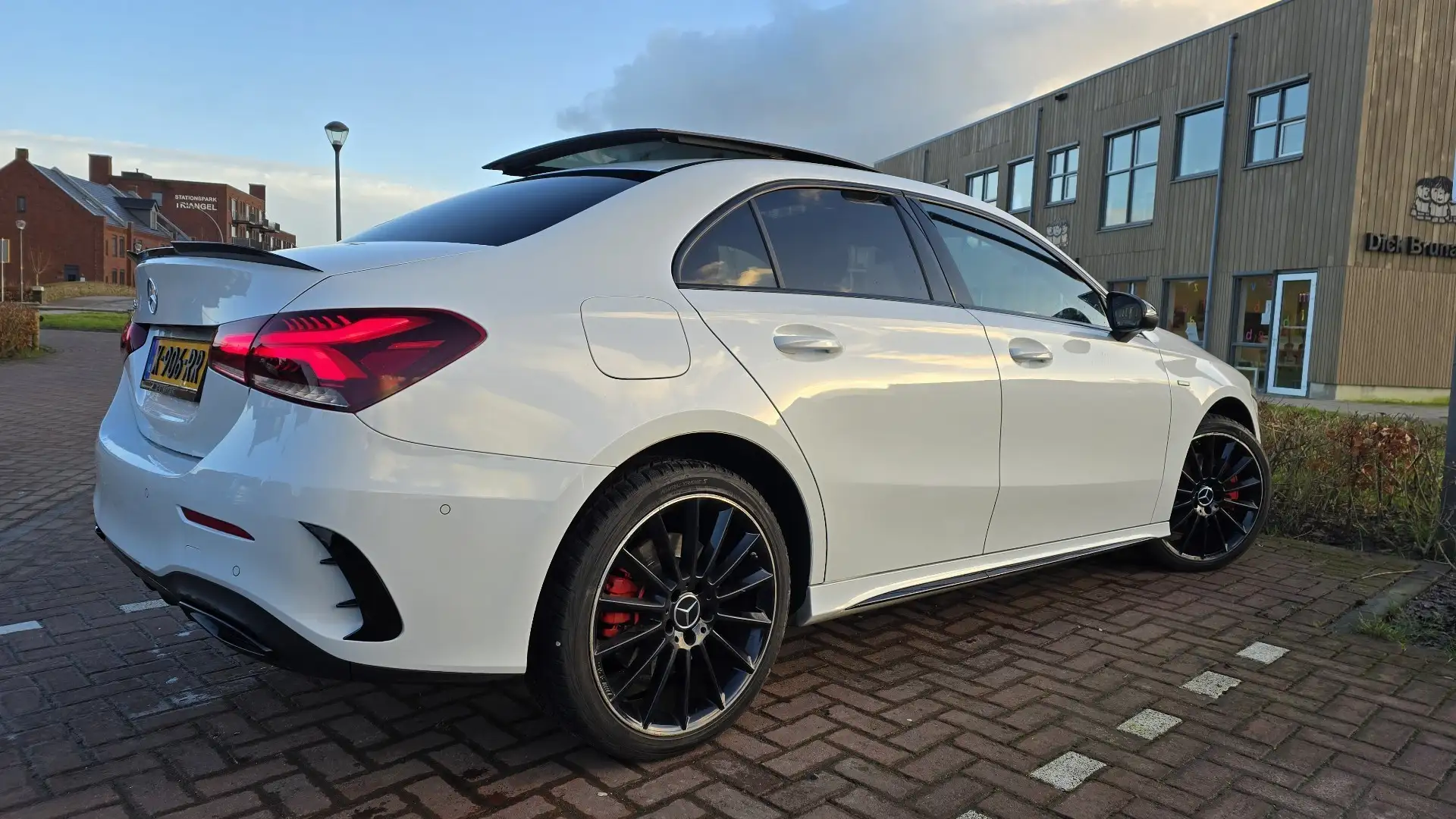 Mercedes-Benz A 250 Mercedes-Benz A250e AMG |360|ACC|Pano|Sfeer|19"|Me Wit - 2