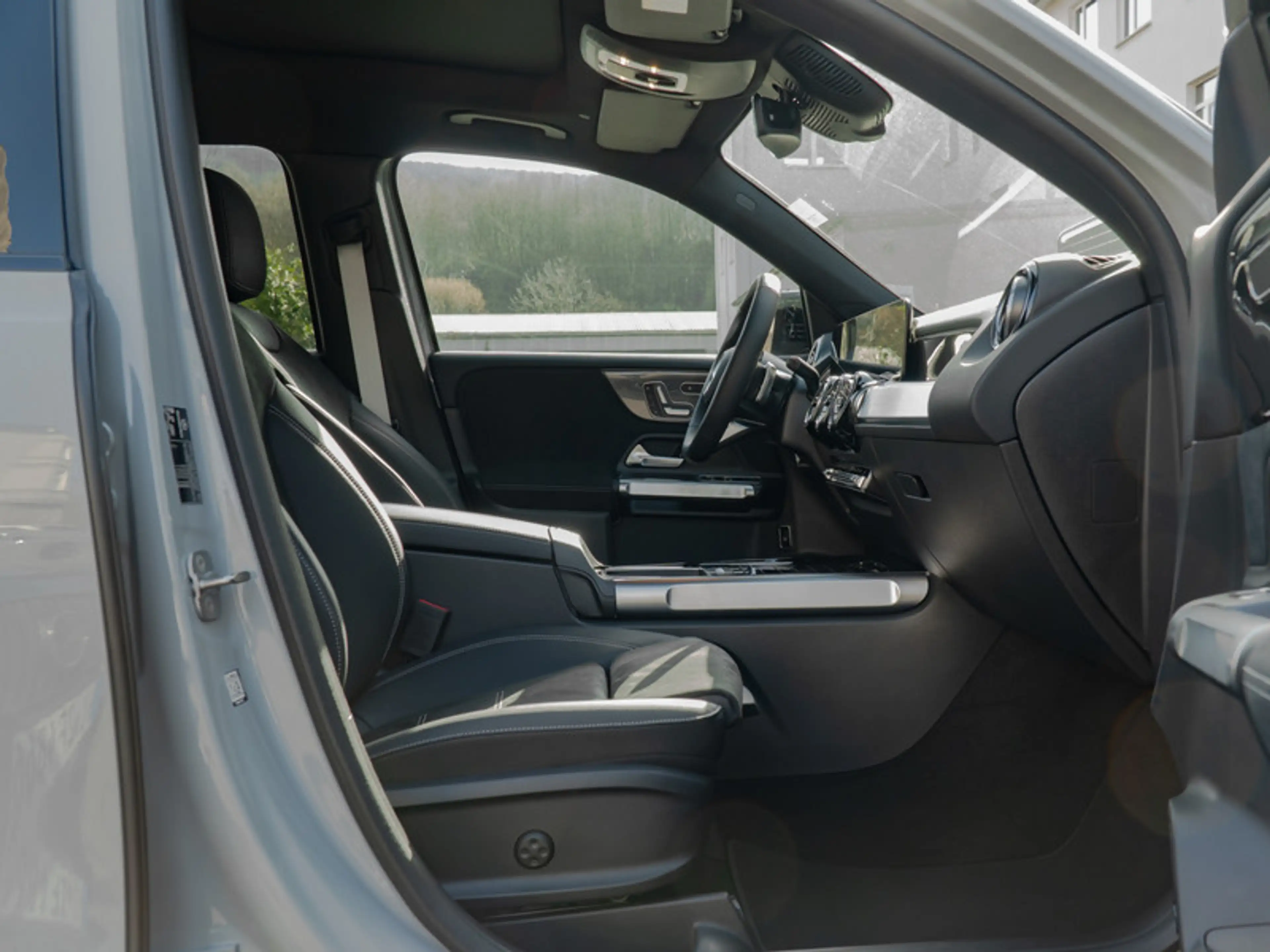 Mercedes-Benz GLB 220 d 4M AMG-Sport/MLB/Pano/Night/AHK/Distr — photo 8