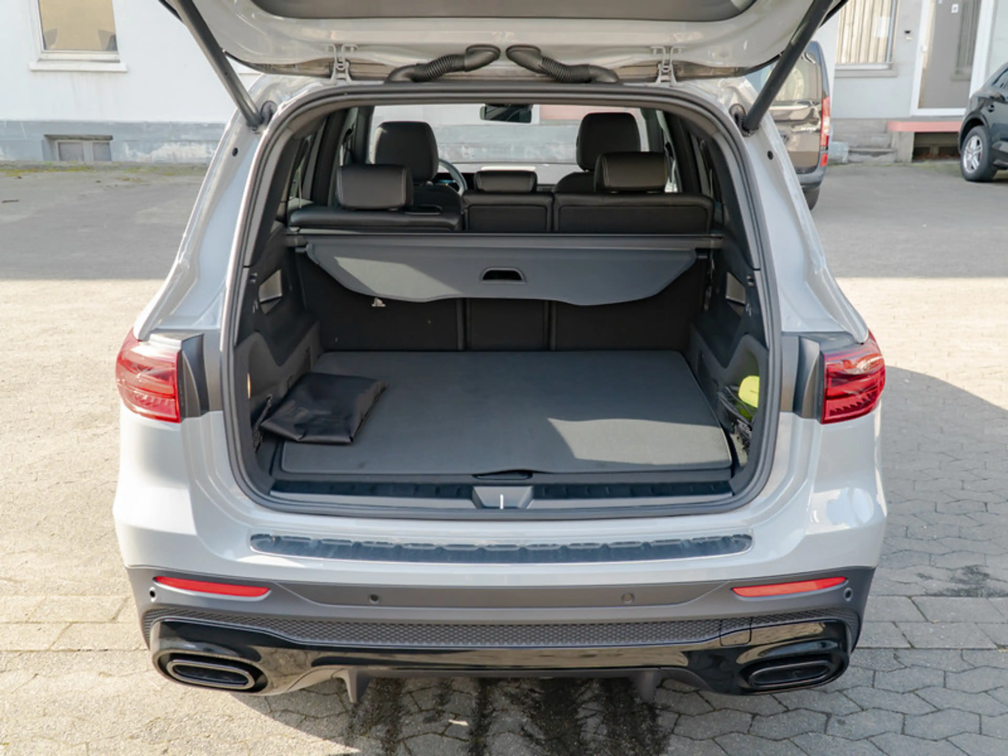 Mercedes-Benz GLB 220 d 4M AMG-Sport/MLB/Pano/Night/AHK/Distr — photo 7