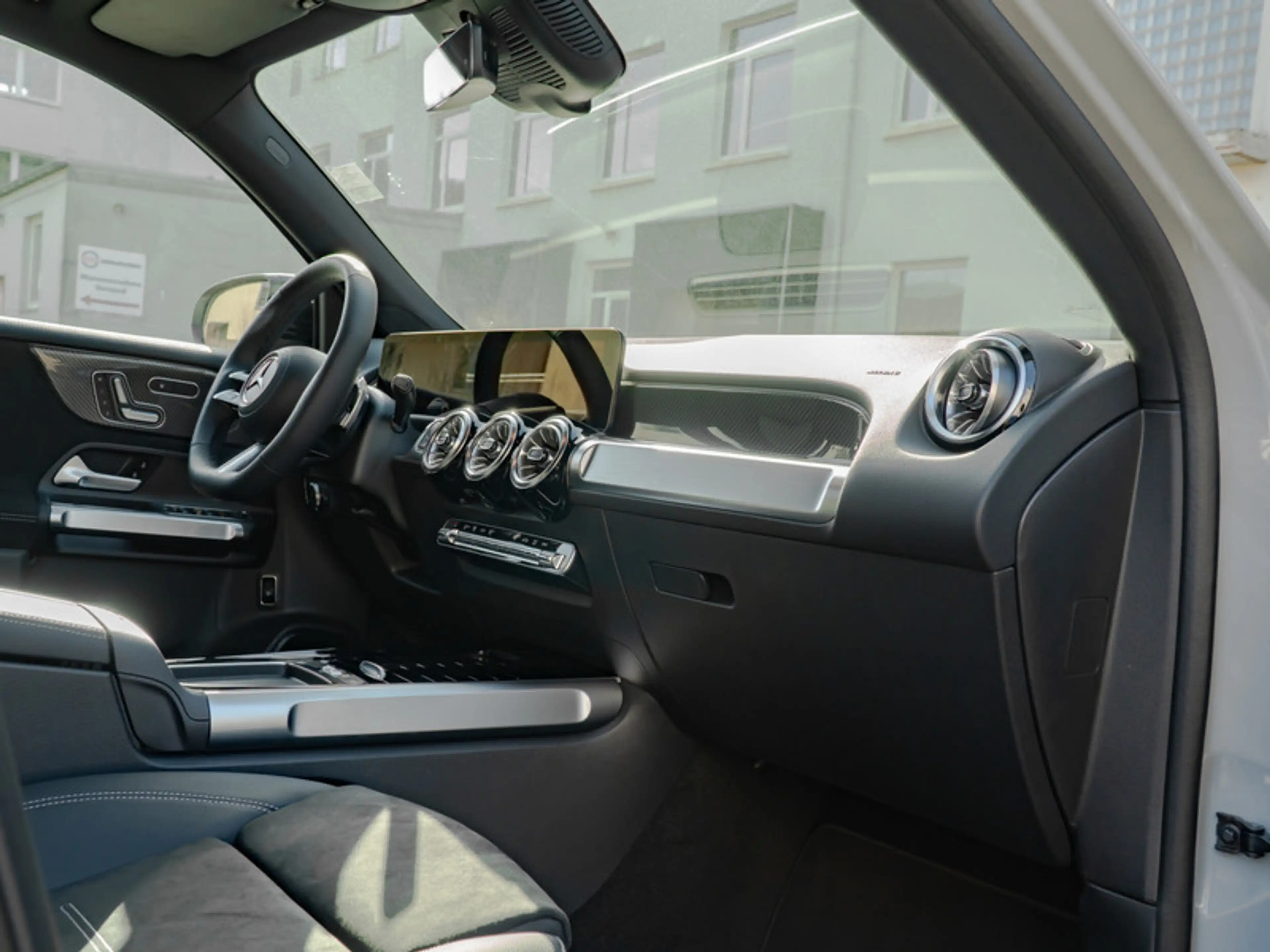 Mercedes-Benz GLB 220 d 4M AMG-Sport/MLB/Pano/Night/AHK/Distr — photo 9