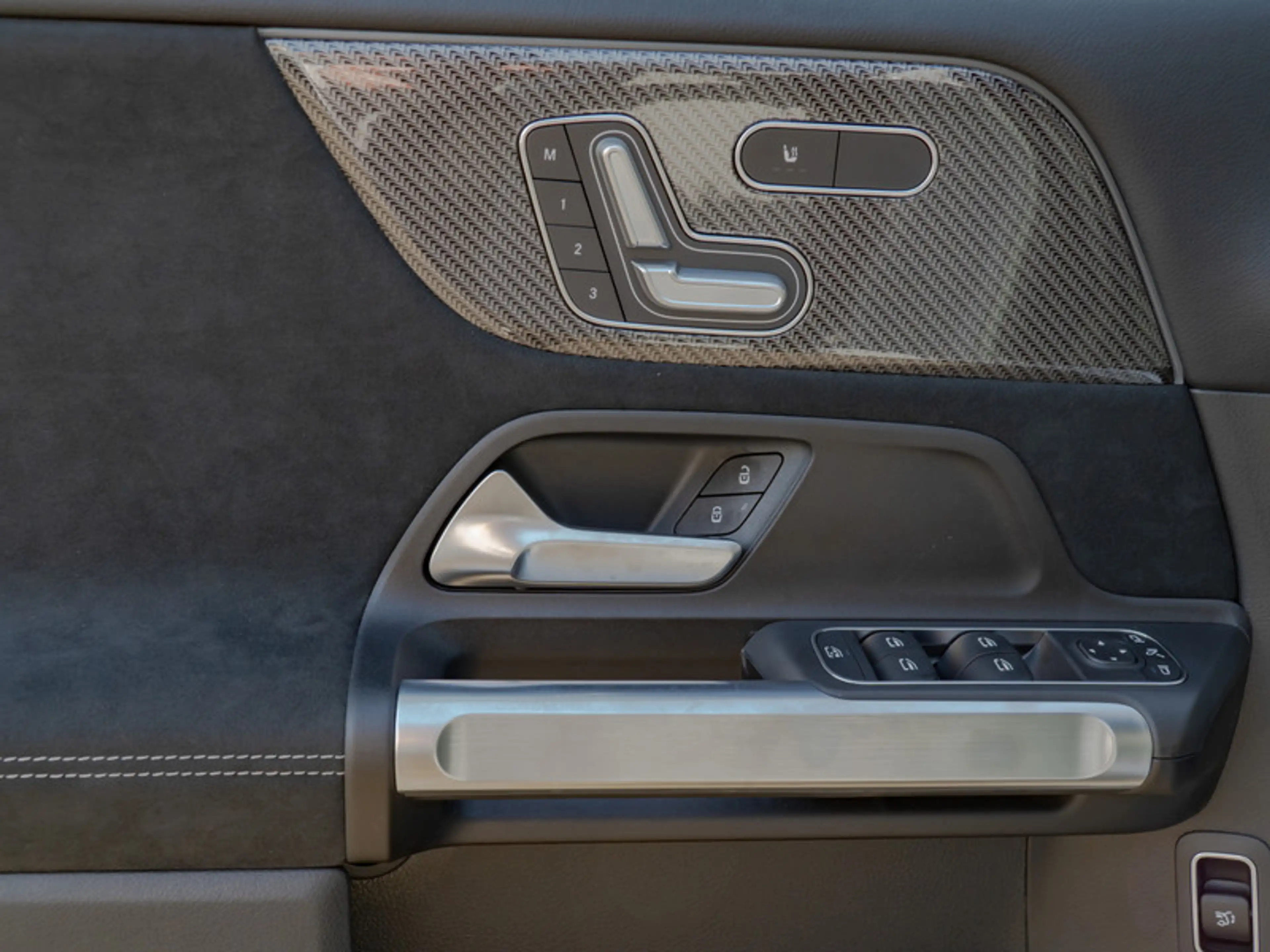 Mercedes-Benz GLB 220 d 4M AMG-Sport/MLB/Pano/Night/AHK/Distr — photo 11