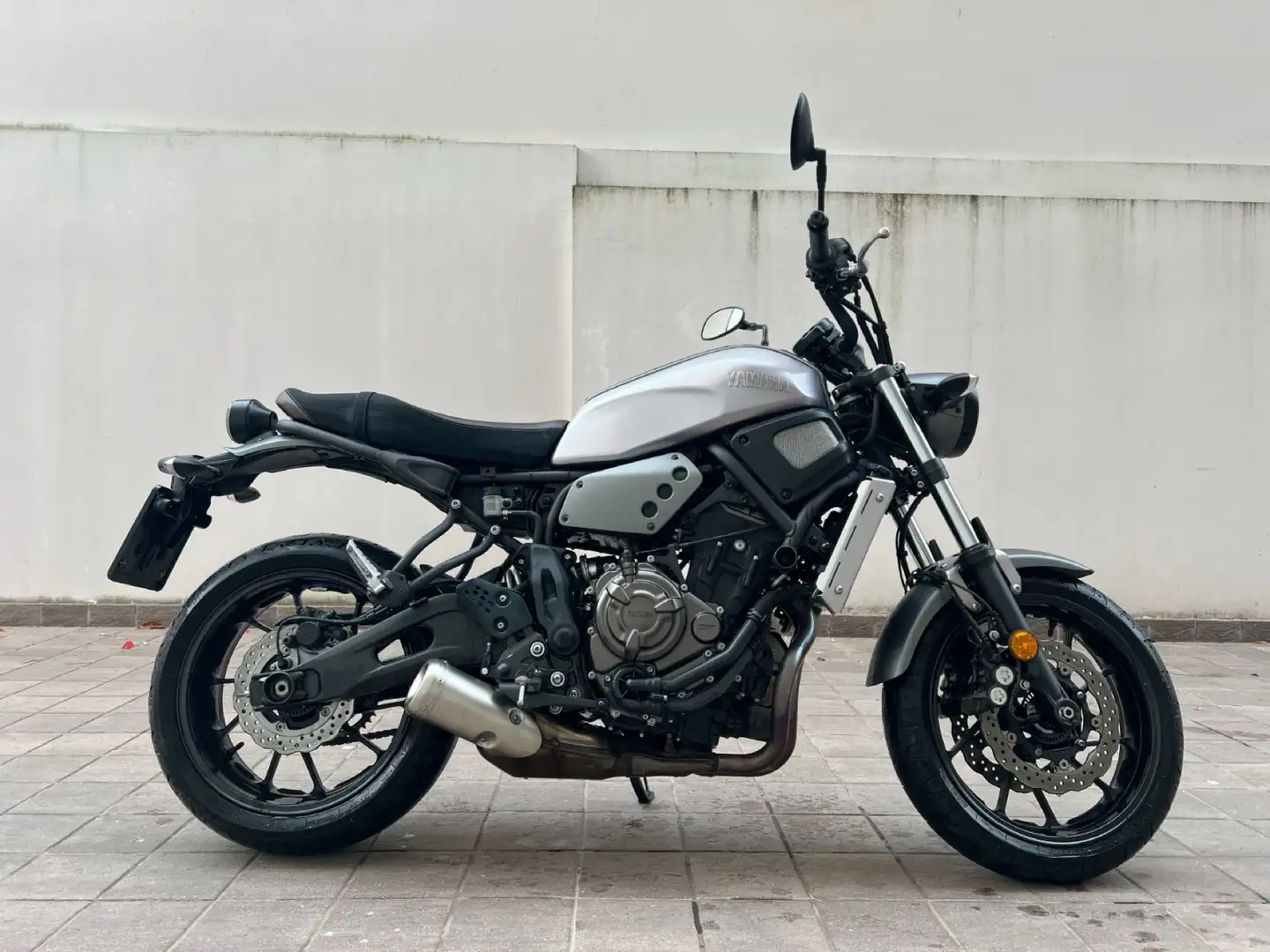 Yamaha XSR 700 ABS Silver - 1