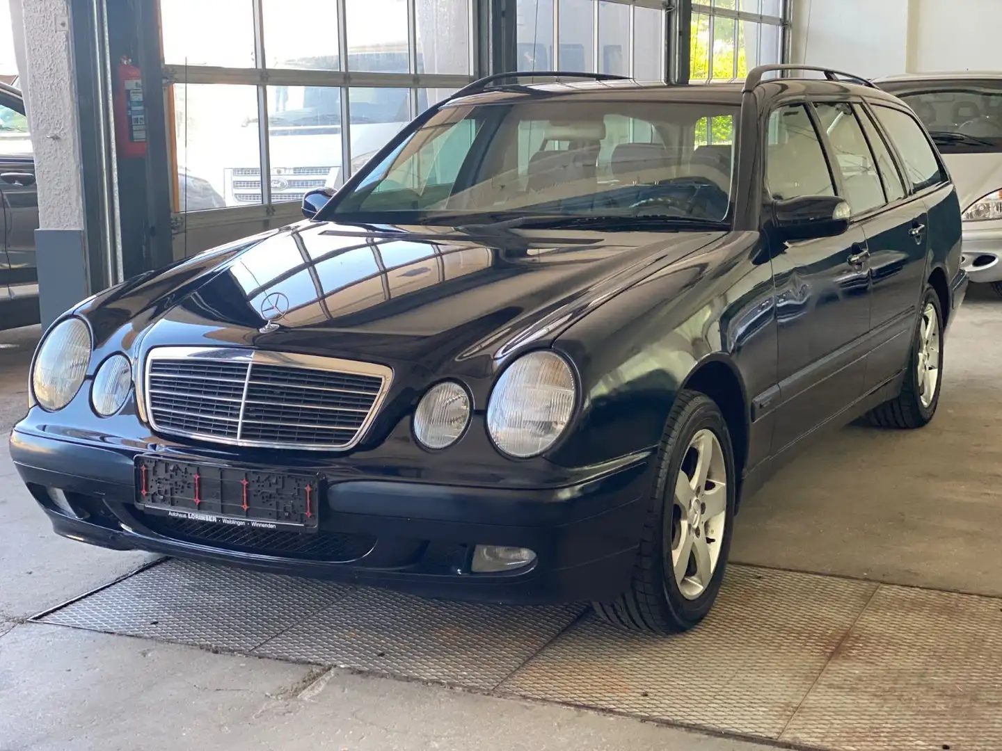 Mercedes-Benz E 270 CDI T CLASSIC Blau - 1