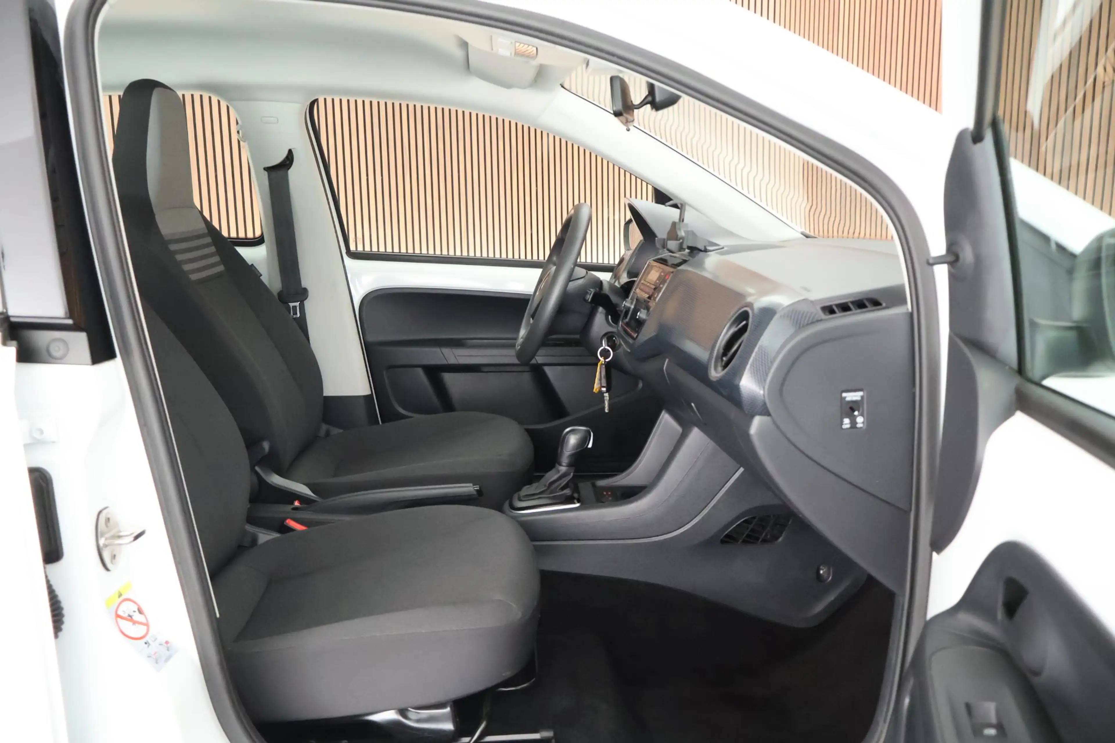 Volkswagen e-up! e-up! Camera Cruise Control — photo 9