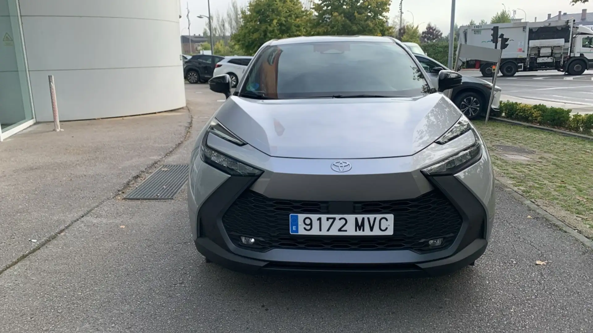 Toyota C-HR 140H Advance Silber - 1