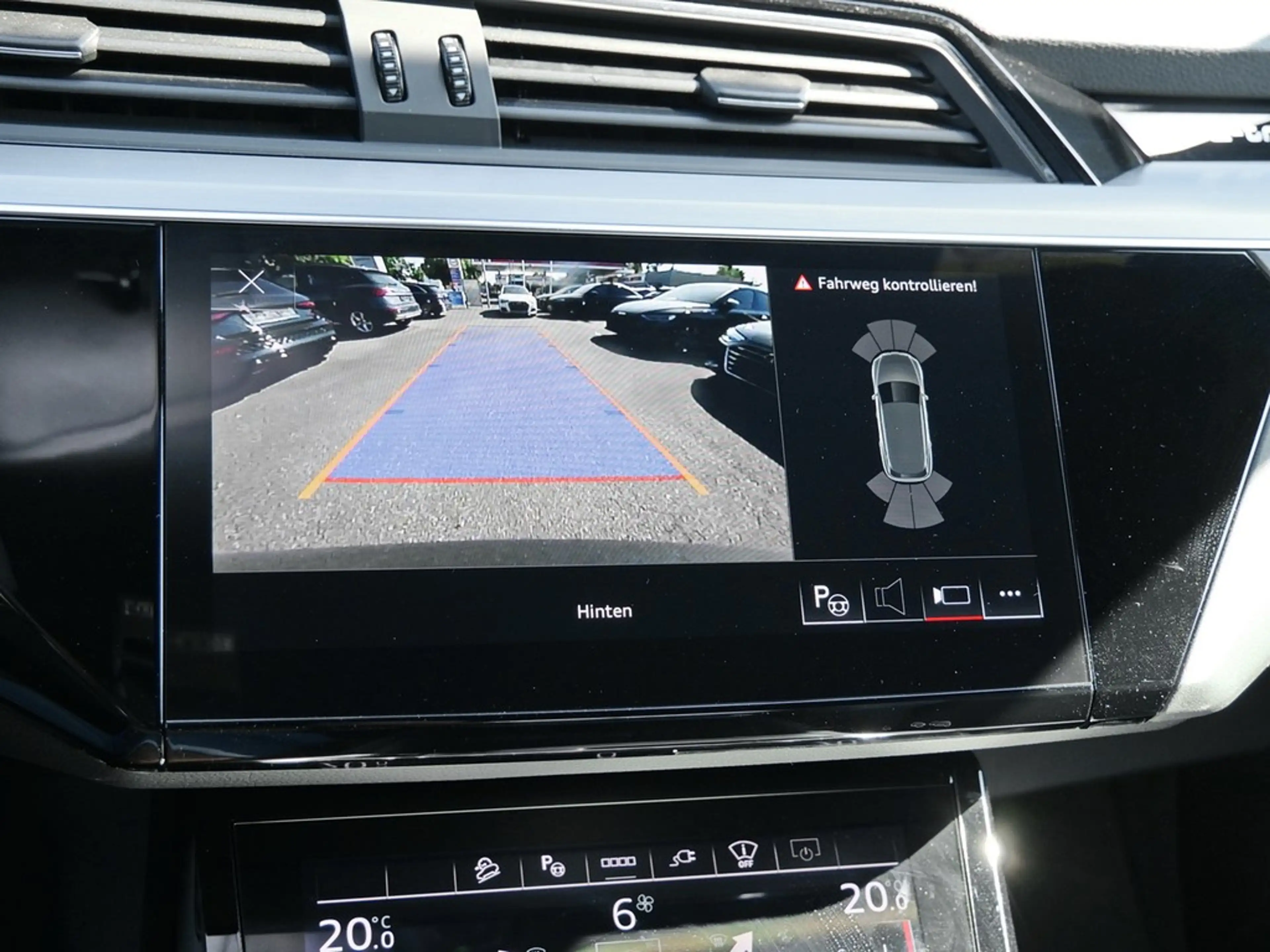 Audi e-tron 55 quattro S-Line *B&O*LUFT*MATRIX*ACC*KAMERA* — photo 12