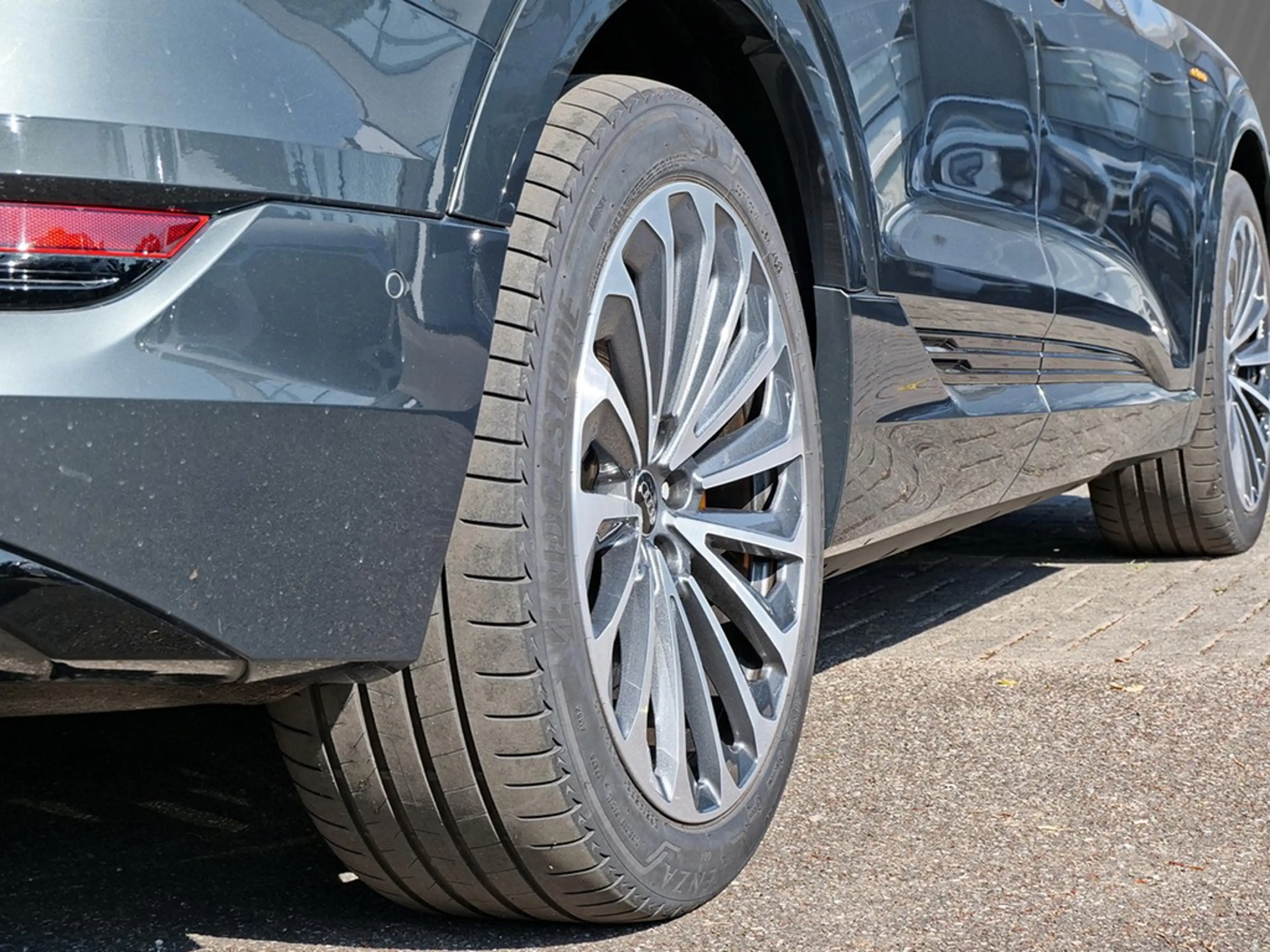 Audi e-tron 55 quattro S-Line *B&O*LUFT*MATRIX*ACC*KAMERA* — photo 5