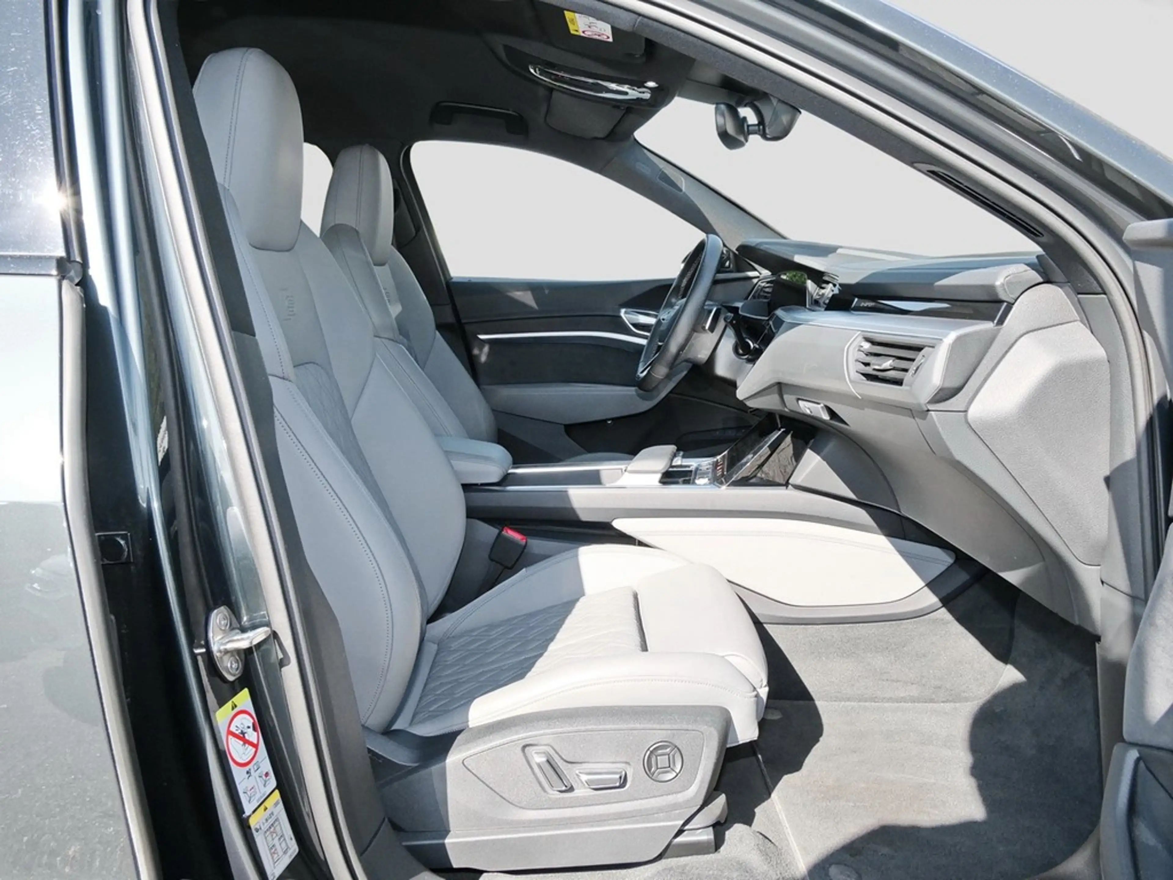 Audi e-tron 55 quattro S-Line *B&O*LUFT*MATRIX*ACC*KAMERA* — photo 7