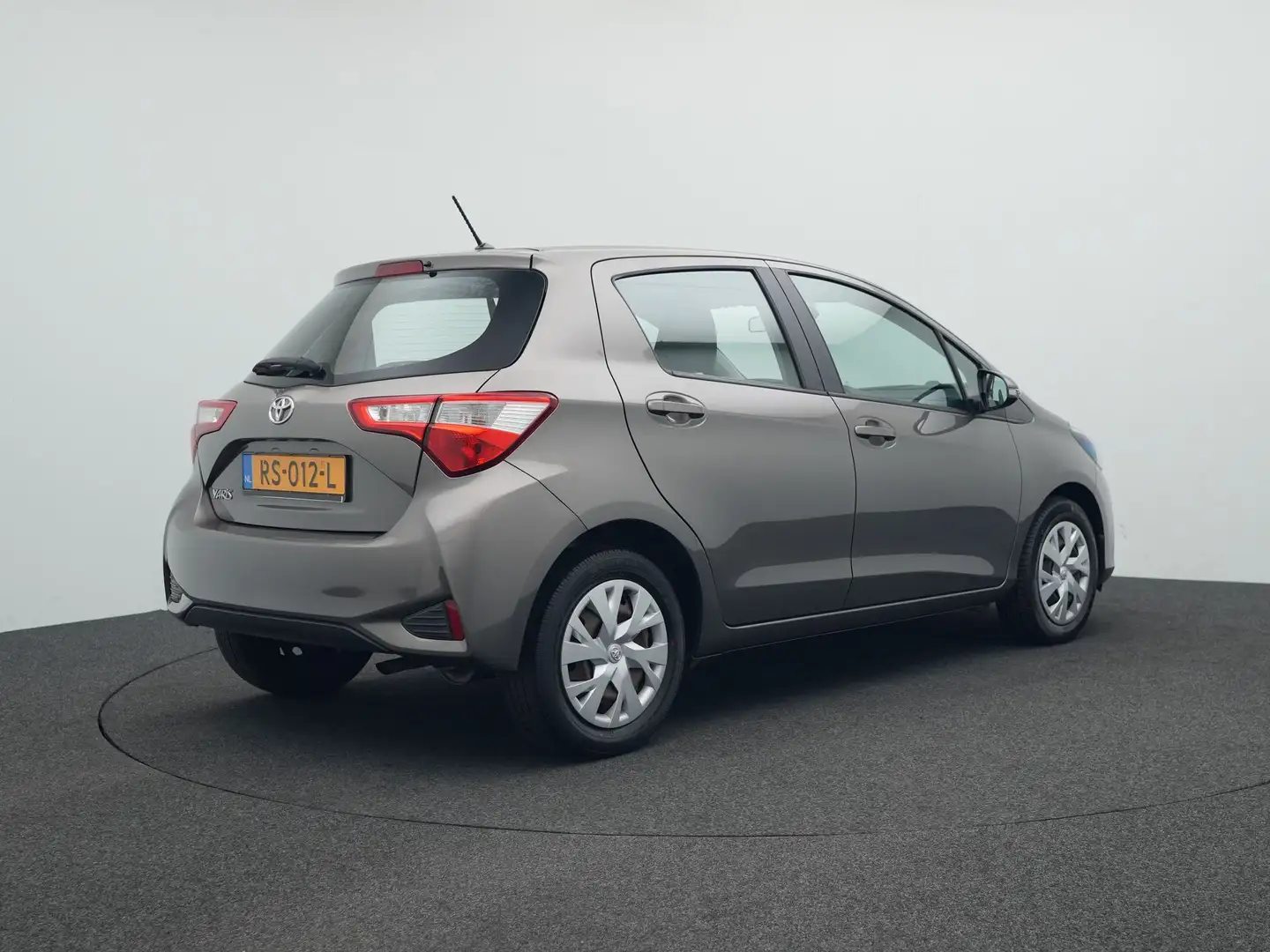 Toyota Yaris 1.0 VVT-i Comfort | NL-Auto | Bluetooth Radio | JS Grijs - 2