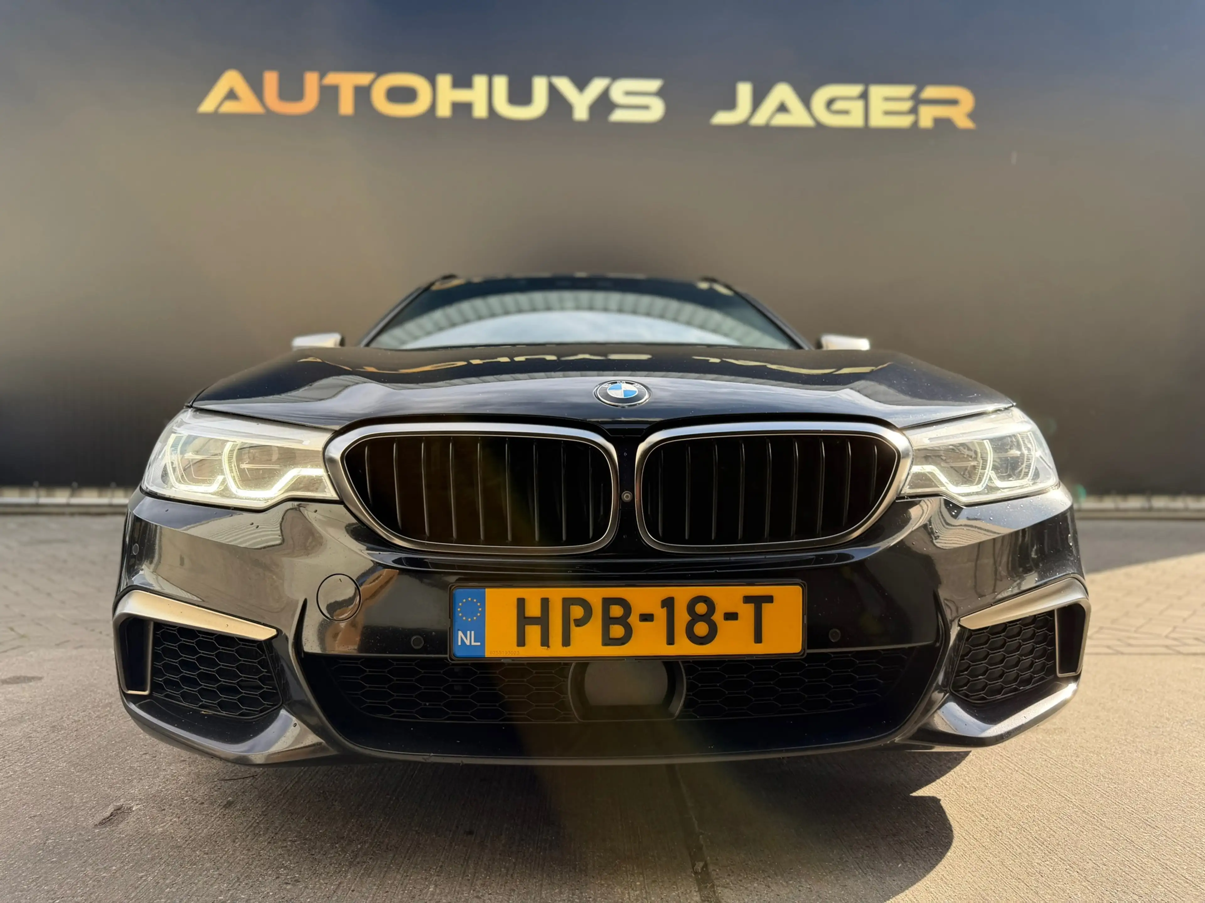 BMW M550 5-serie Touring M550d xDrive Pano Hud H&K Massage — photo 15