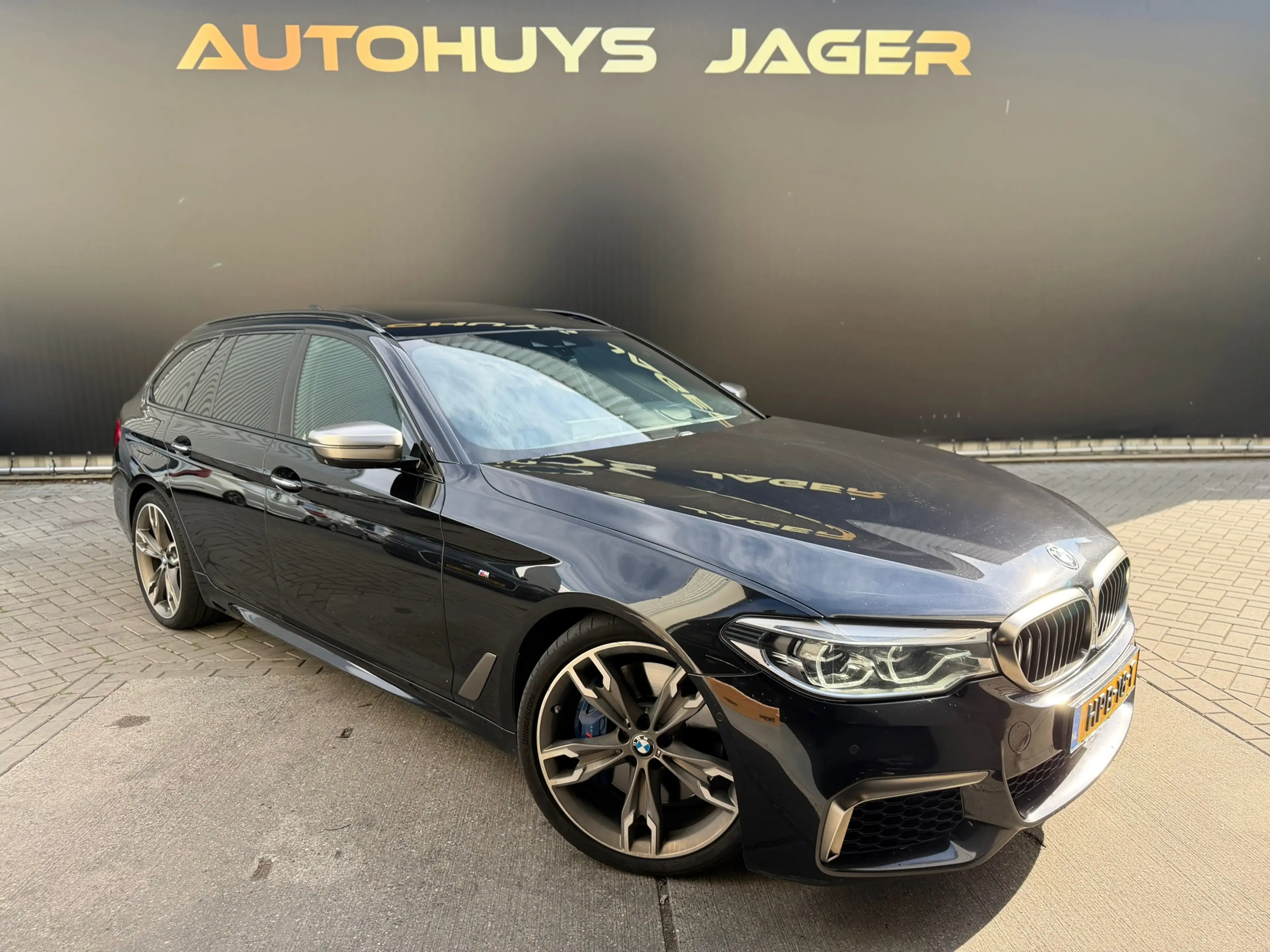 BMW M550 5-serie Touring M550d xDrive Pano Hud H&K Massage — photo 14