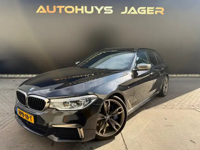 BMW M550 5-serie Touring M550d xDrive Pano Hud H&K Massage