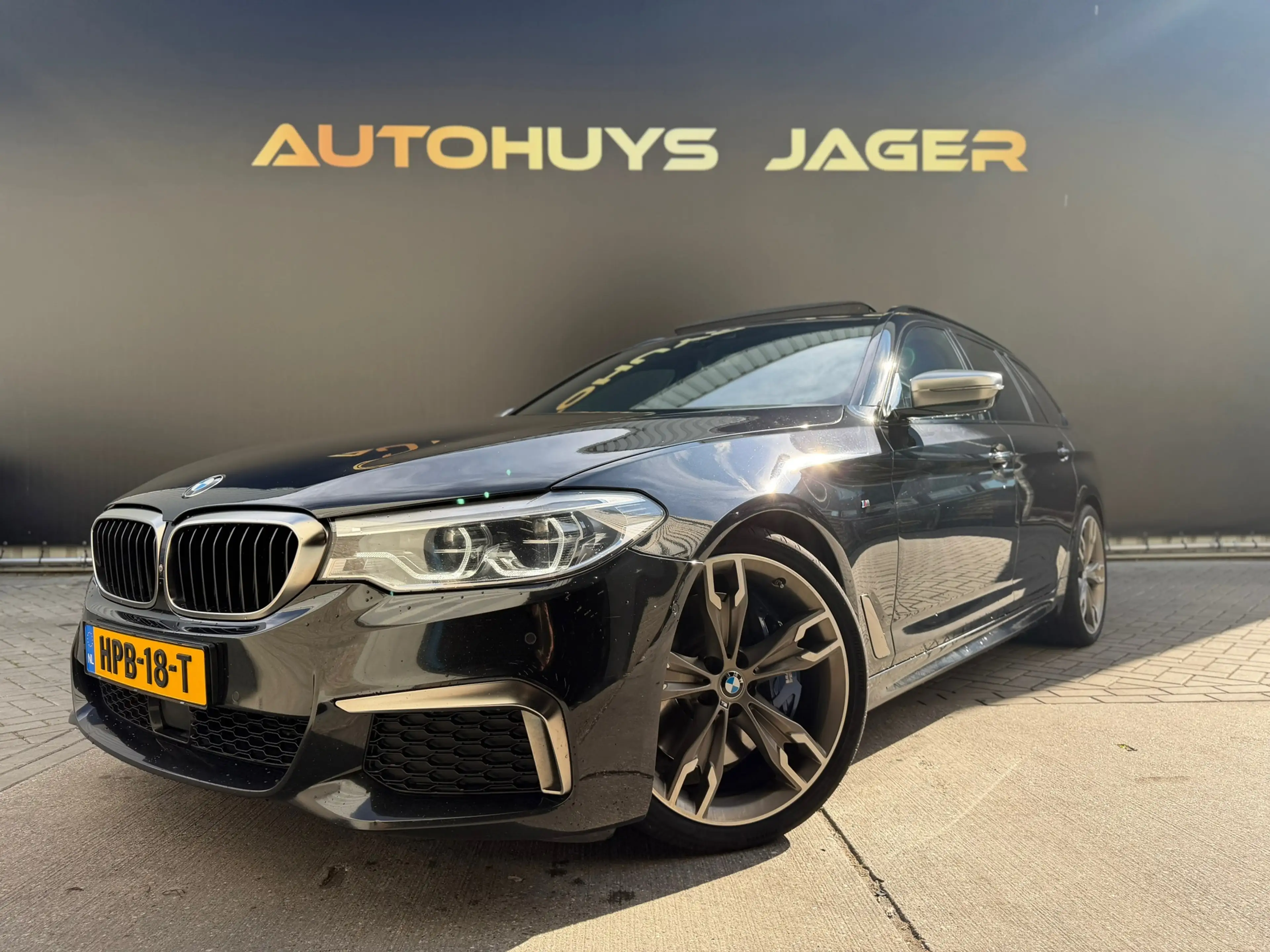 BMW M550 5-serie Touring M550d xDrive Pano Hud H&K Massage — photo 4