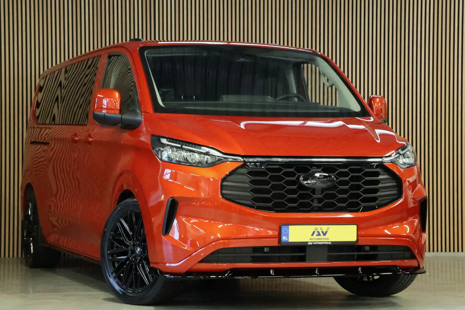 Ford Transit Custom 320 2.0 TDCI 170 PK L2H1 Limited DC | Dubbel Cabin Rood - 2