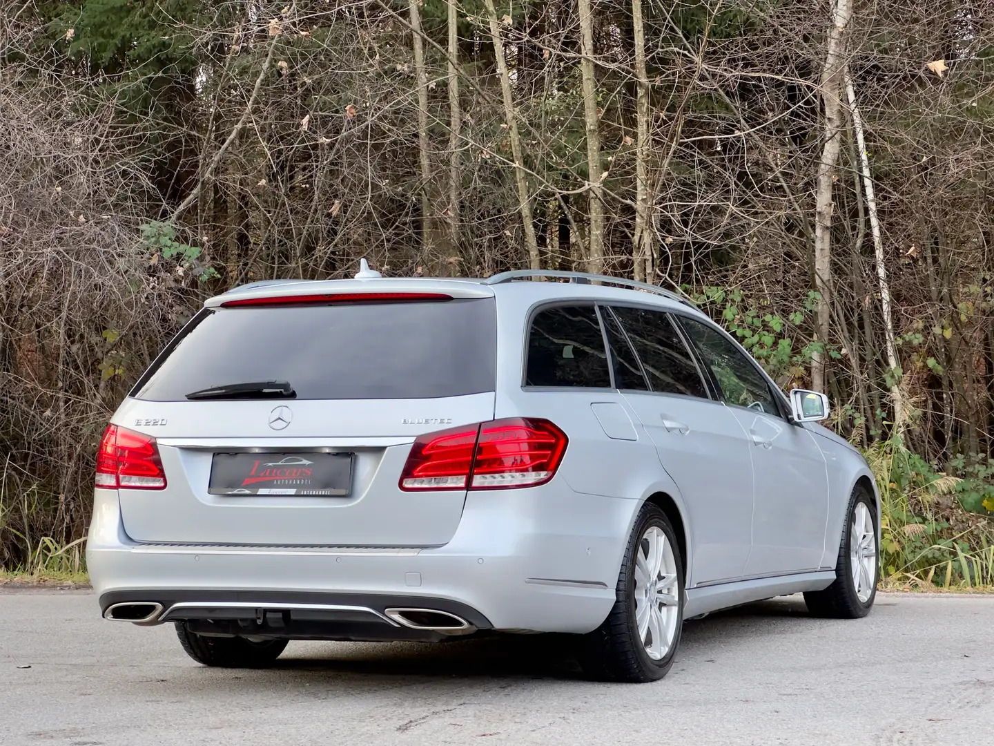 Mercedes-Benz E 220 d4Matic Avantgarde Aut NAVI*AHK*LEDER*LED*SHZ*TEMP Grau - 2