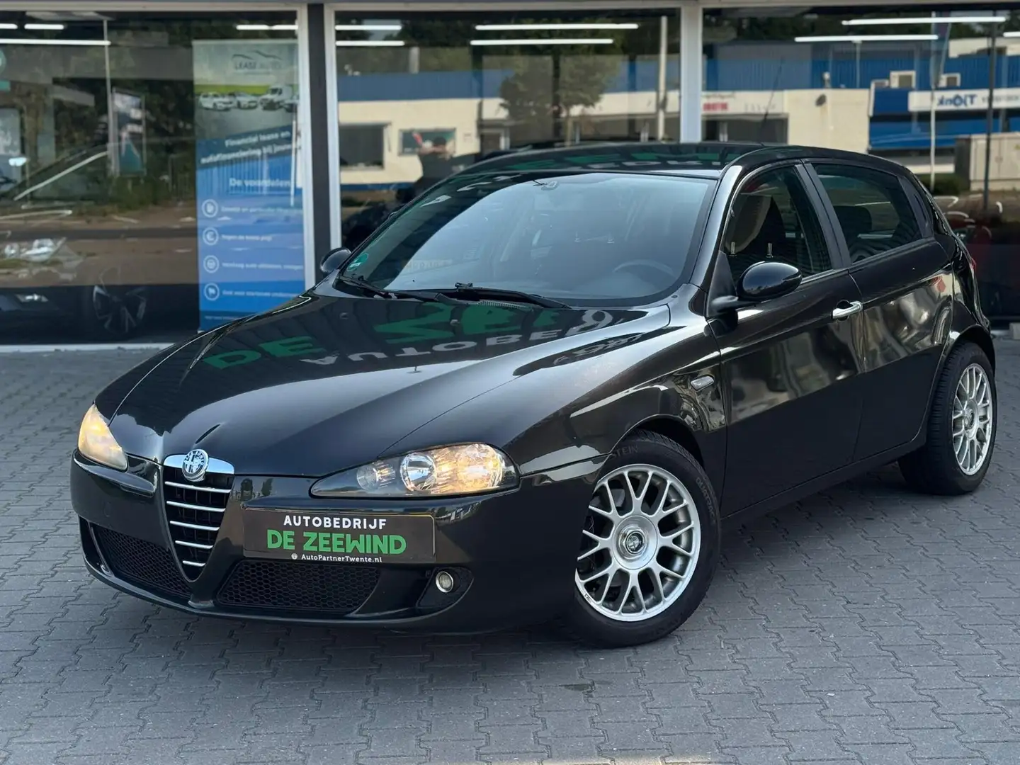 Alfa Romeo 147 1.6 T.Spark Edizione Sportiva|airco|Rijklaar Noir - 2