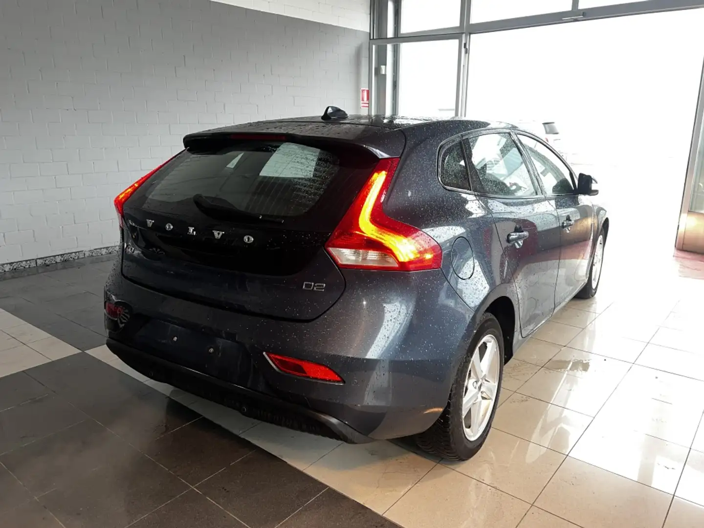 Volvo V40 D2 Kinetic 120 Bleu - 2