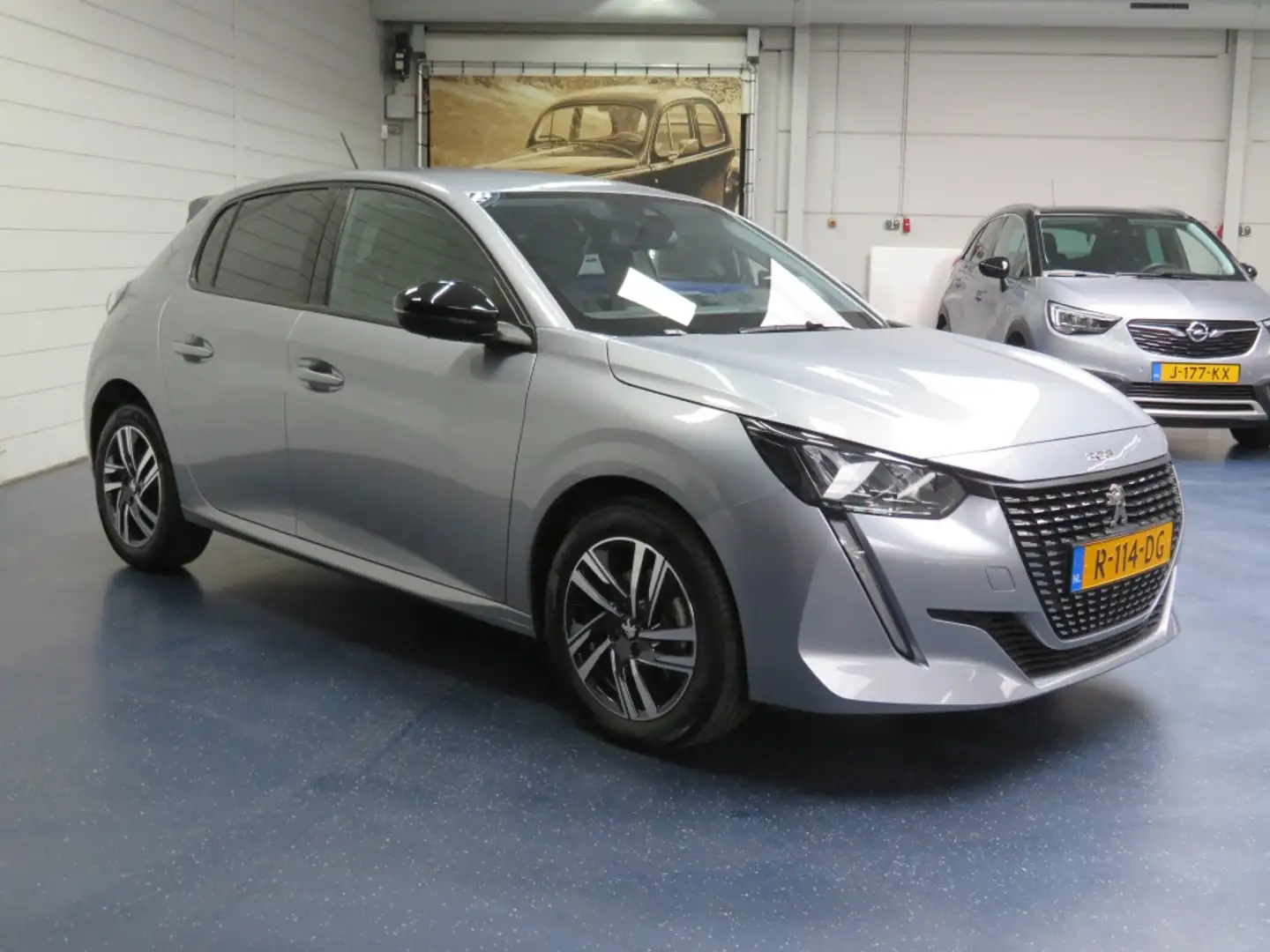 Peugeot 208 1.2 PT Allure Pack Grijs - 2