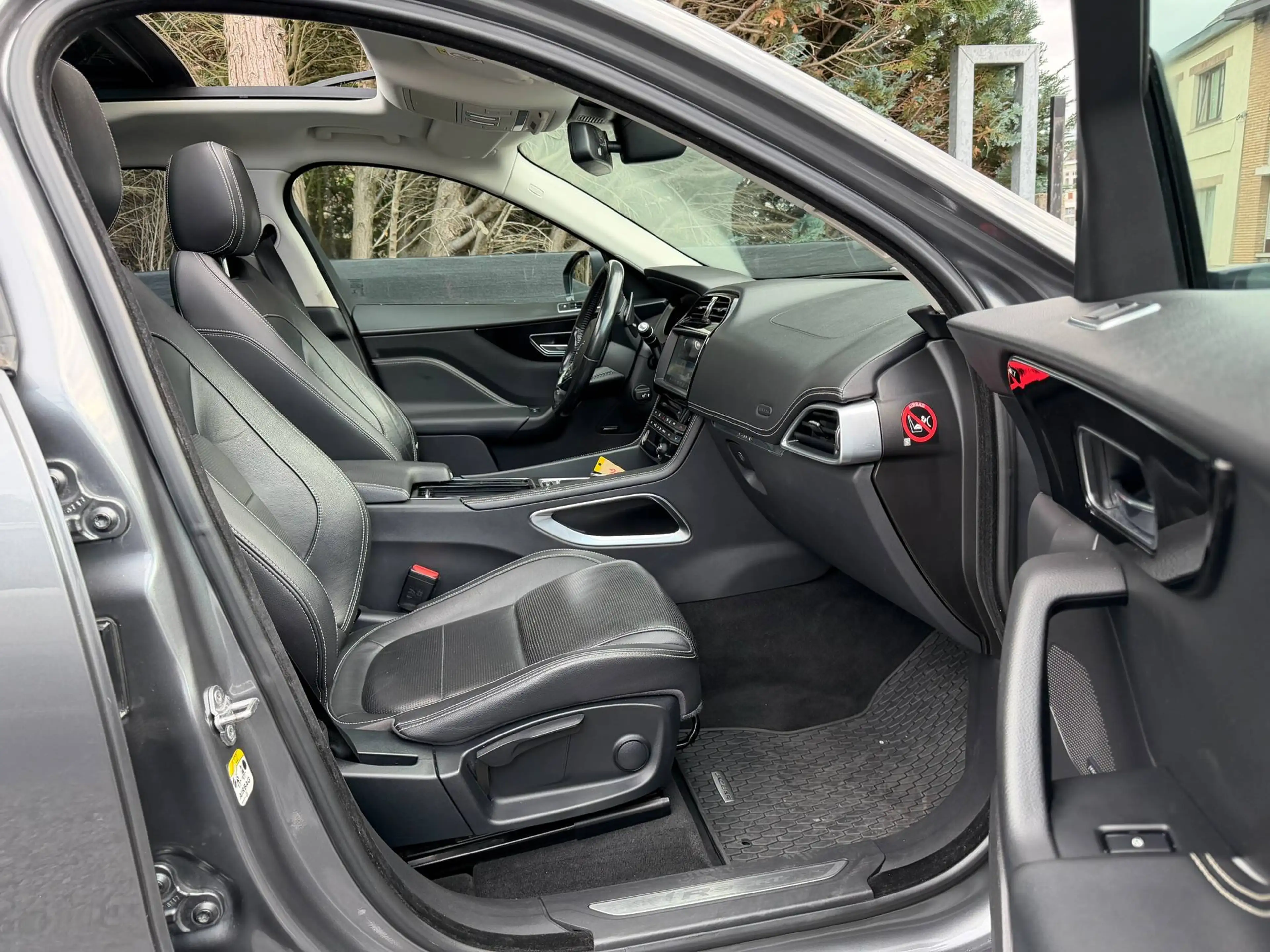 Jaguar F-Pace 2.0D AWD R-Sport AUTO/Pano/Cuir/Navi pro/Cam/Gar12 — photo 9
