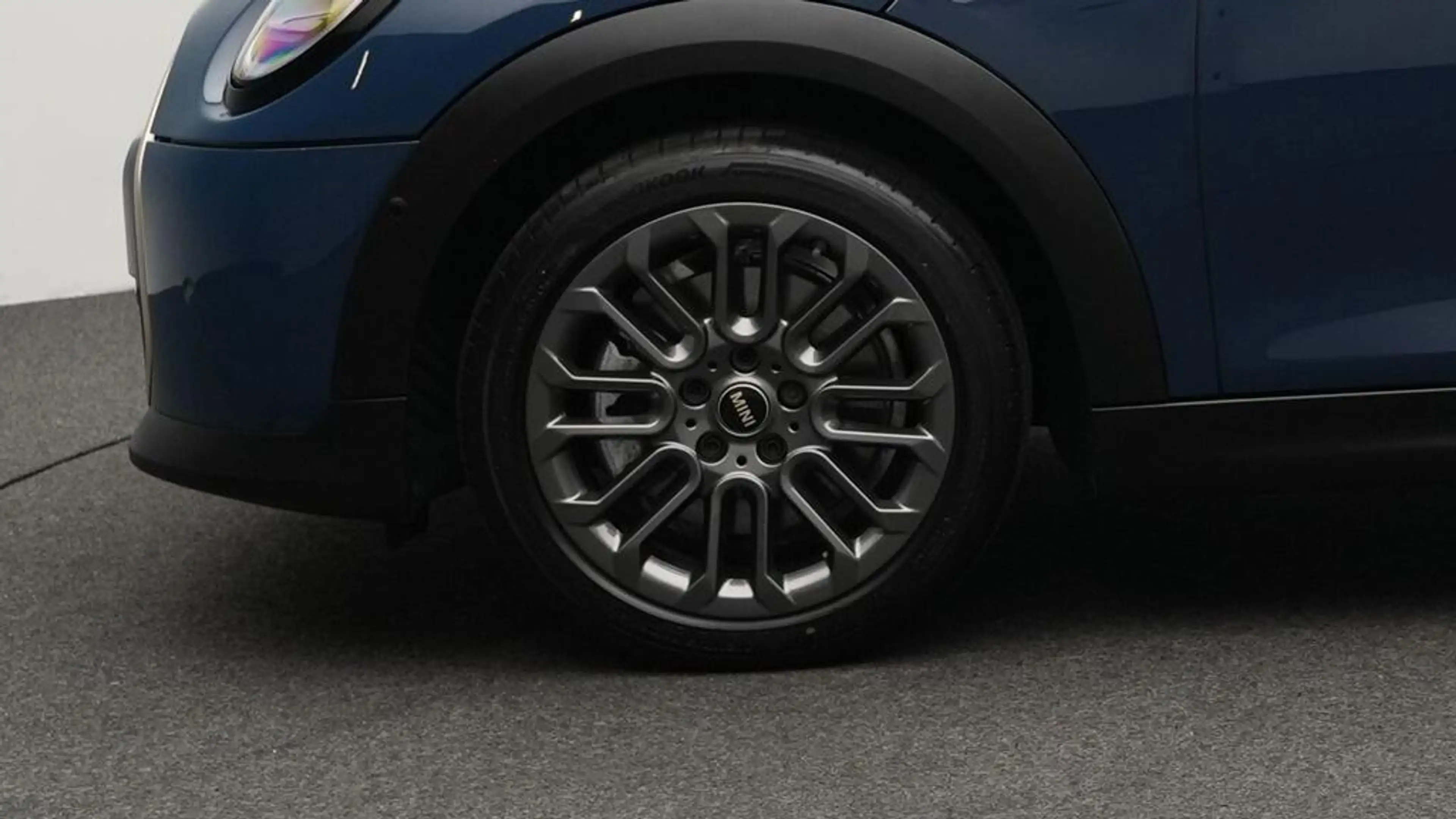 MINI Cooper C Favoured Trim — photo 9