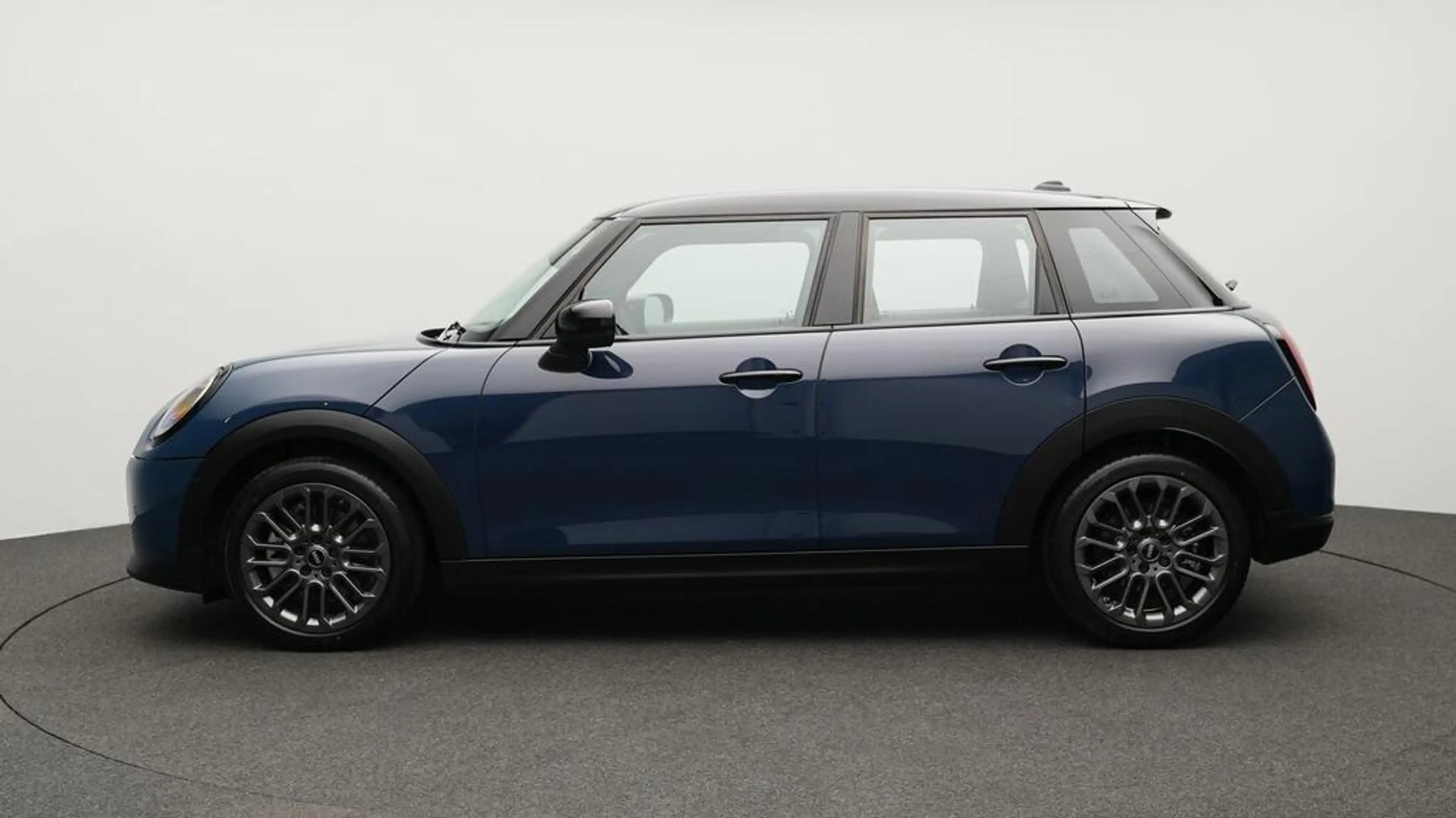 MINI Cooper C Favoured Trim — photo 3