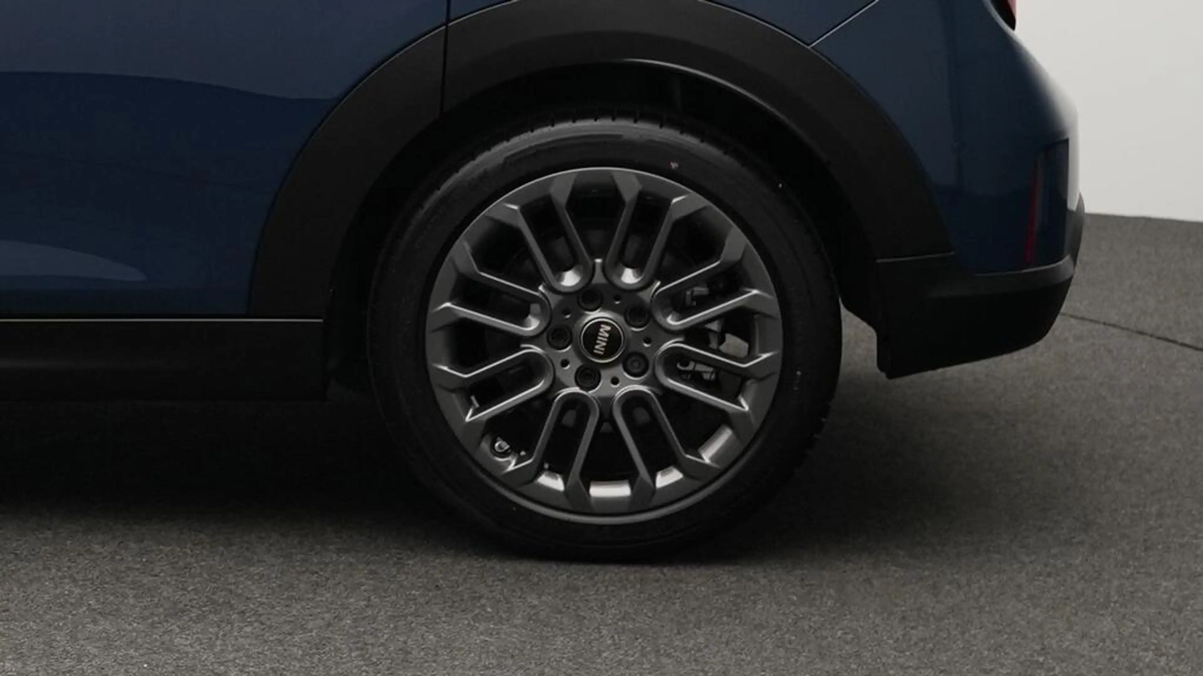 MINI Cooper C Favoured Trim — photo 11