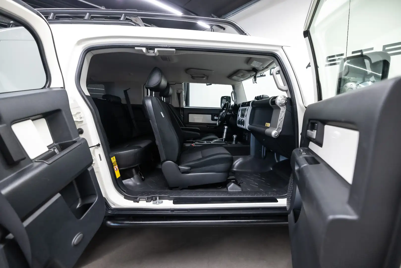 Toyota FJ Cruiser VVTi V6 Btw auto, Fiscale waarde € 8.000,- (€ 37.9 Blanc - 2