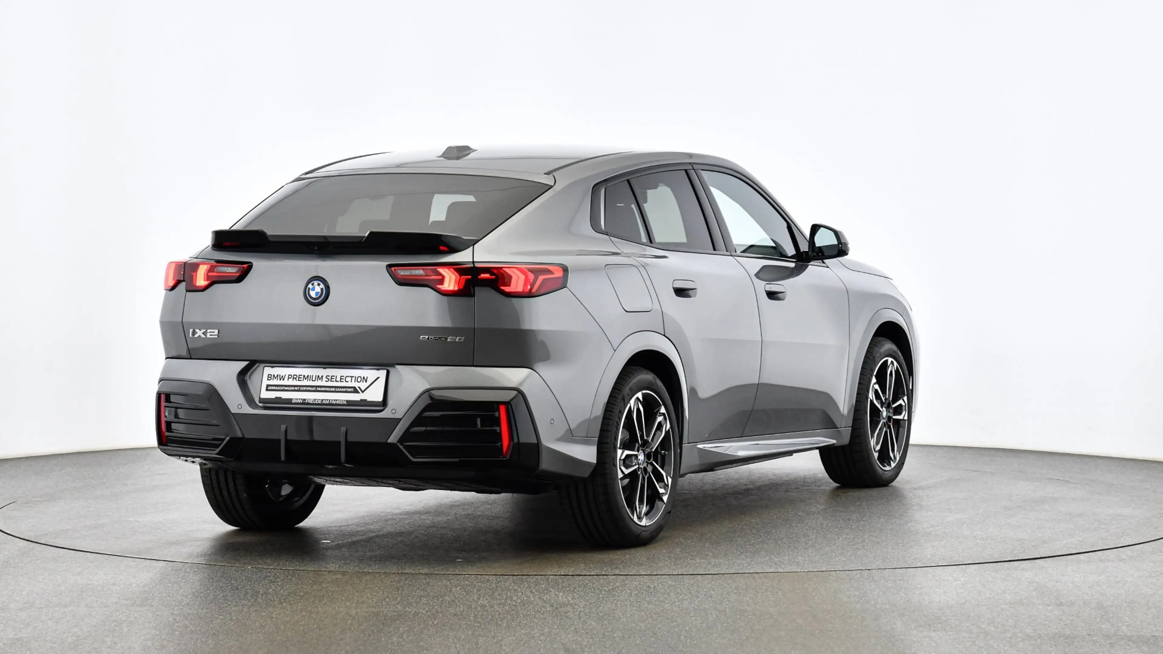 BMW iX2 eDrive20 — photo 4