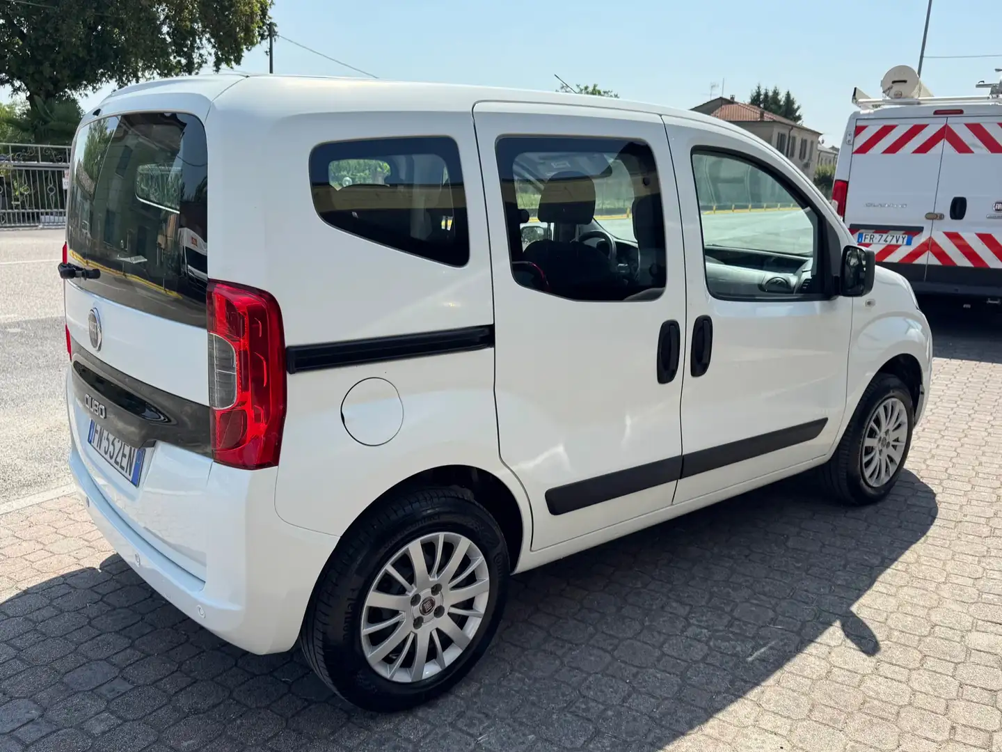 Fiat Qubo 1.4 8v natural power Easy Blanc - 2