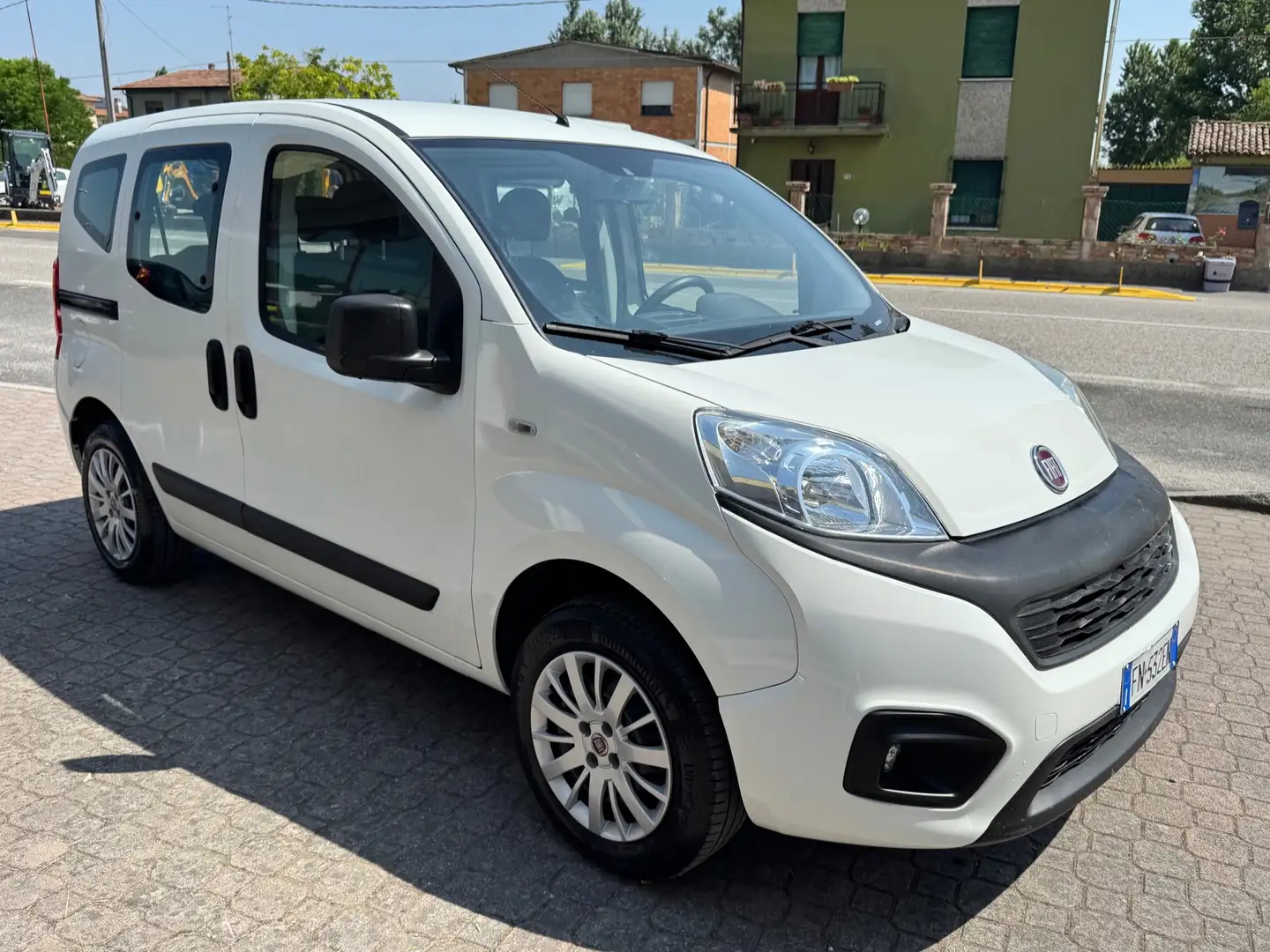 Fiat Qubo 1.4 8v natural power Easy Blanc - 1