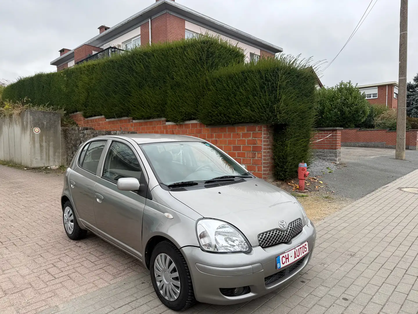 Toyota Yaris 1.3i-BOITE AUTO-PRETE A IMMATRICULÉ-GARANTIE 1A Gris - 1