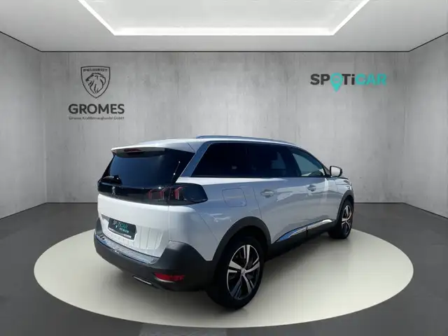 Peugeot 5008 view 3