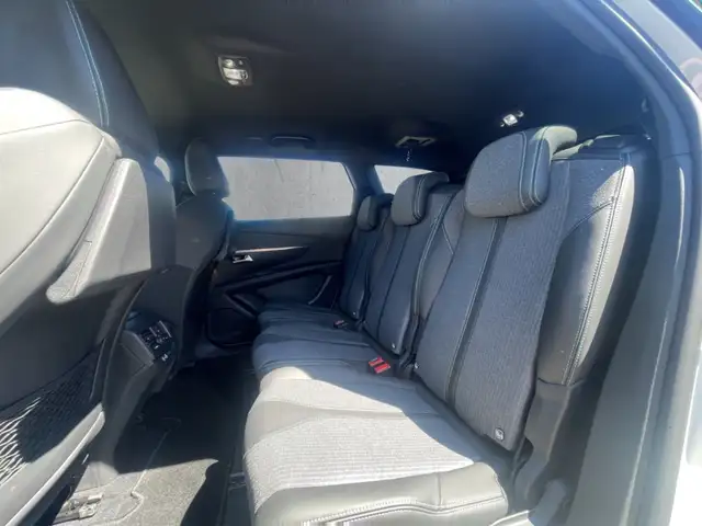 Peugeot 5008 view 8