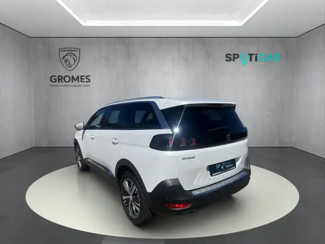 Peugeot 5008 view 5