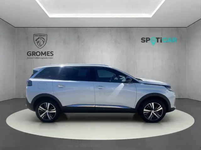 Peugeot 5008 view 2