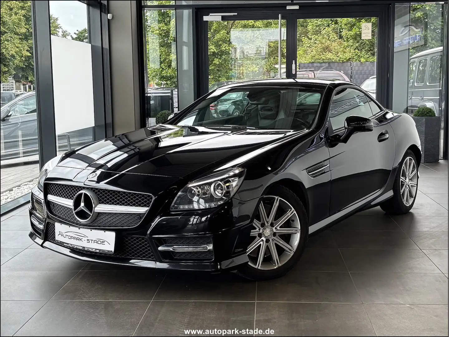 Mercedes-Benz SLK 200 AMG Aut. Bi-Xen Leder Navi Tempo Schwarz - 2