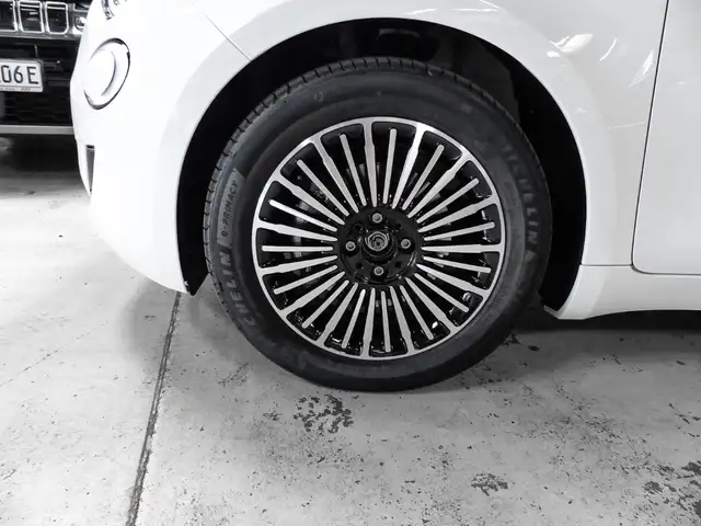 Fiat 500c view 3