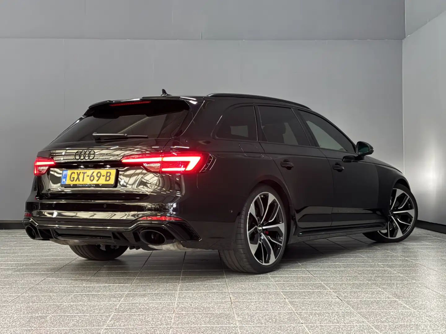 Audi RS4 Avant 2.9 TFSI quattro Pano|HUD|Carbon|B&O Noir - 2