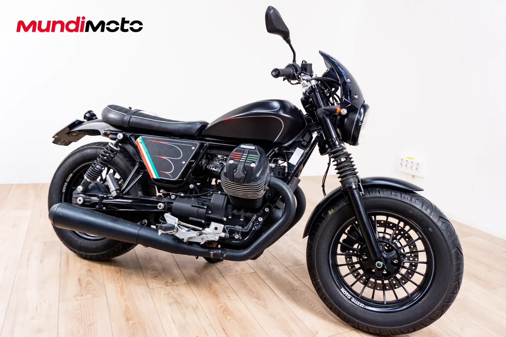 Moto Guzzi V 9 - 2
