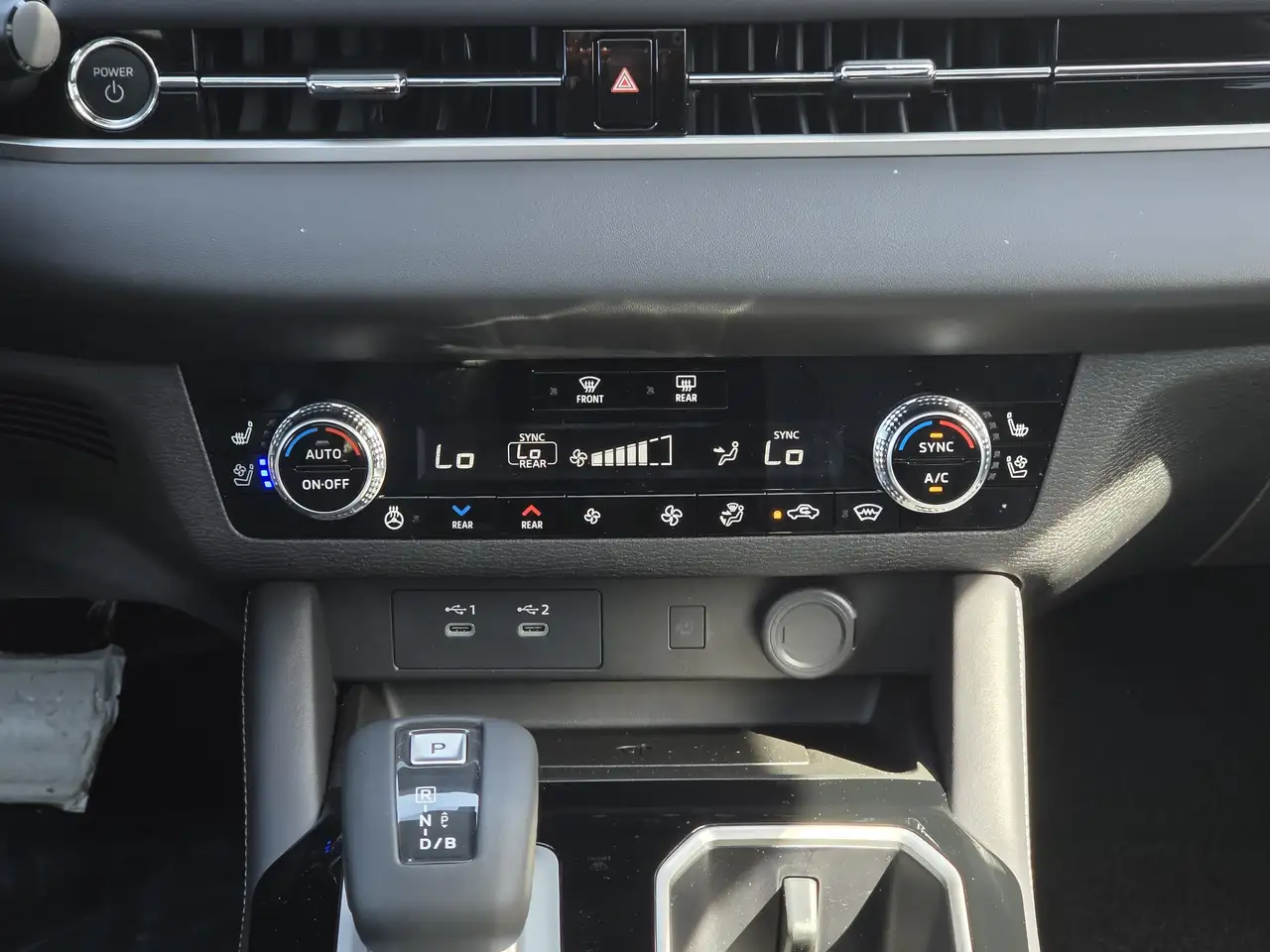Mitsubishi Outlander снимка Mitsubishi Outlander