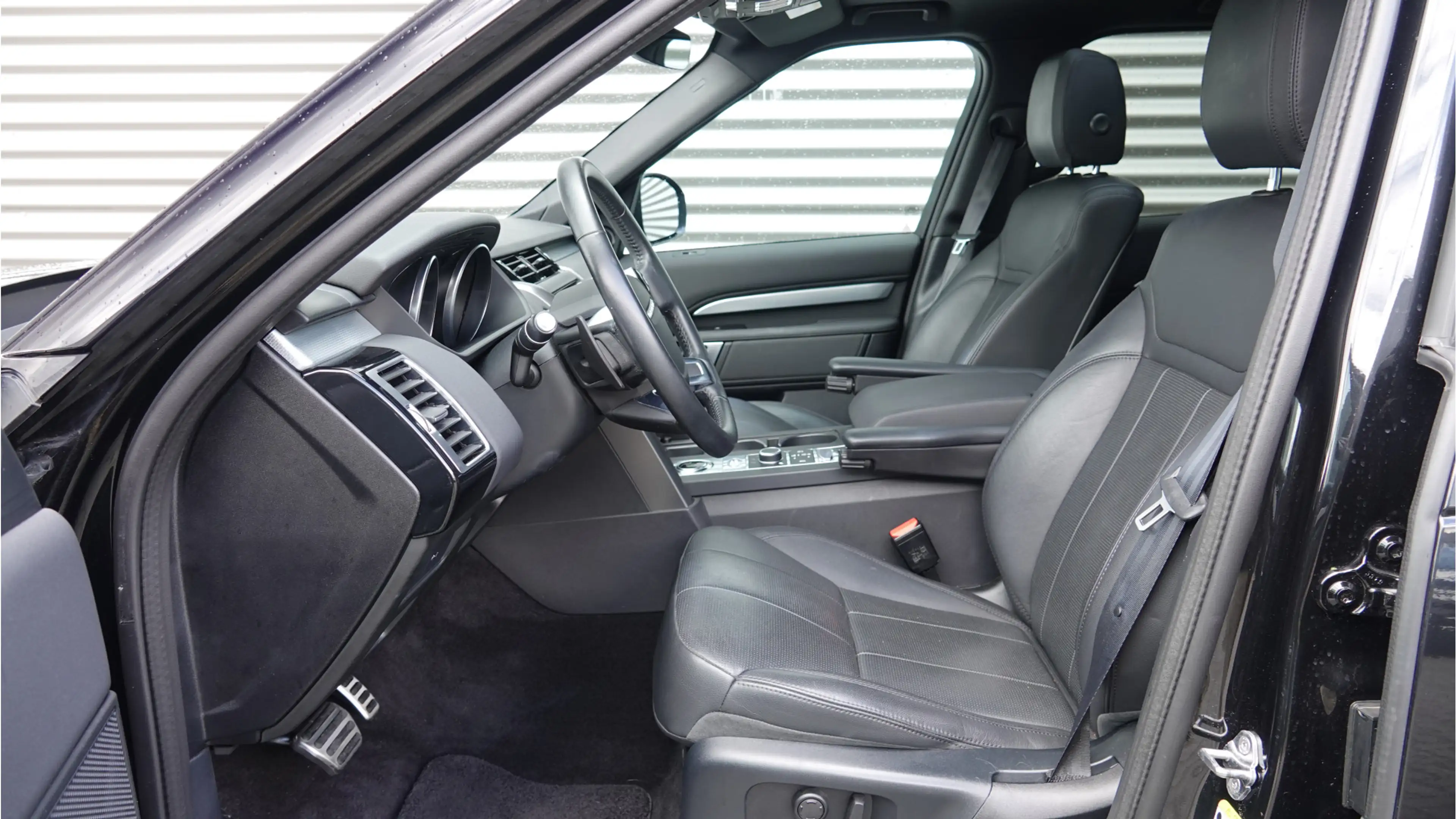 Land Rover Discovery 3.0 Sd6 Landmark Edition 7p. Black Optik | Panoram — photo 4