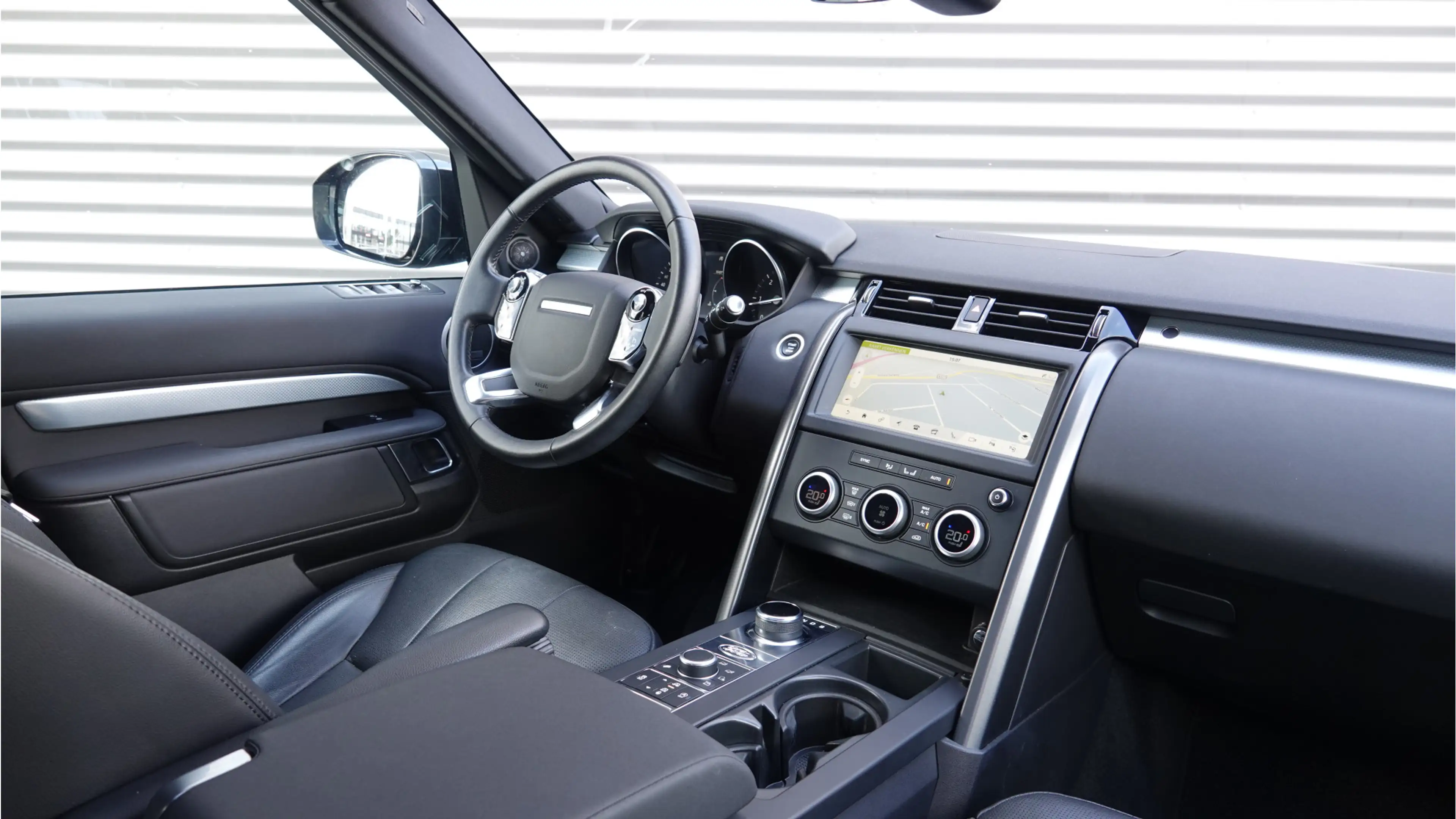 Land Rover Discovery 3.0 Sd6 Landmark Edition 7p. Black Optik | Panoram — photo 8