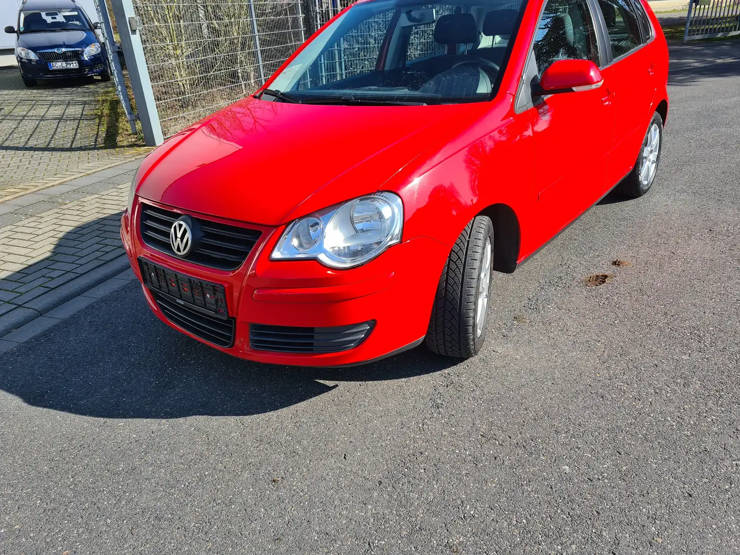 Volkswagen Polo 1.4 Trendline Rojo - 1