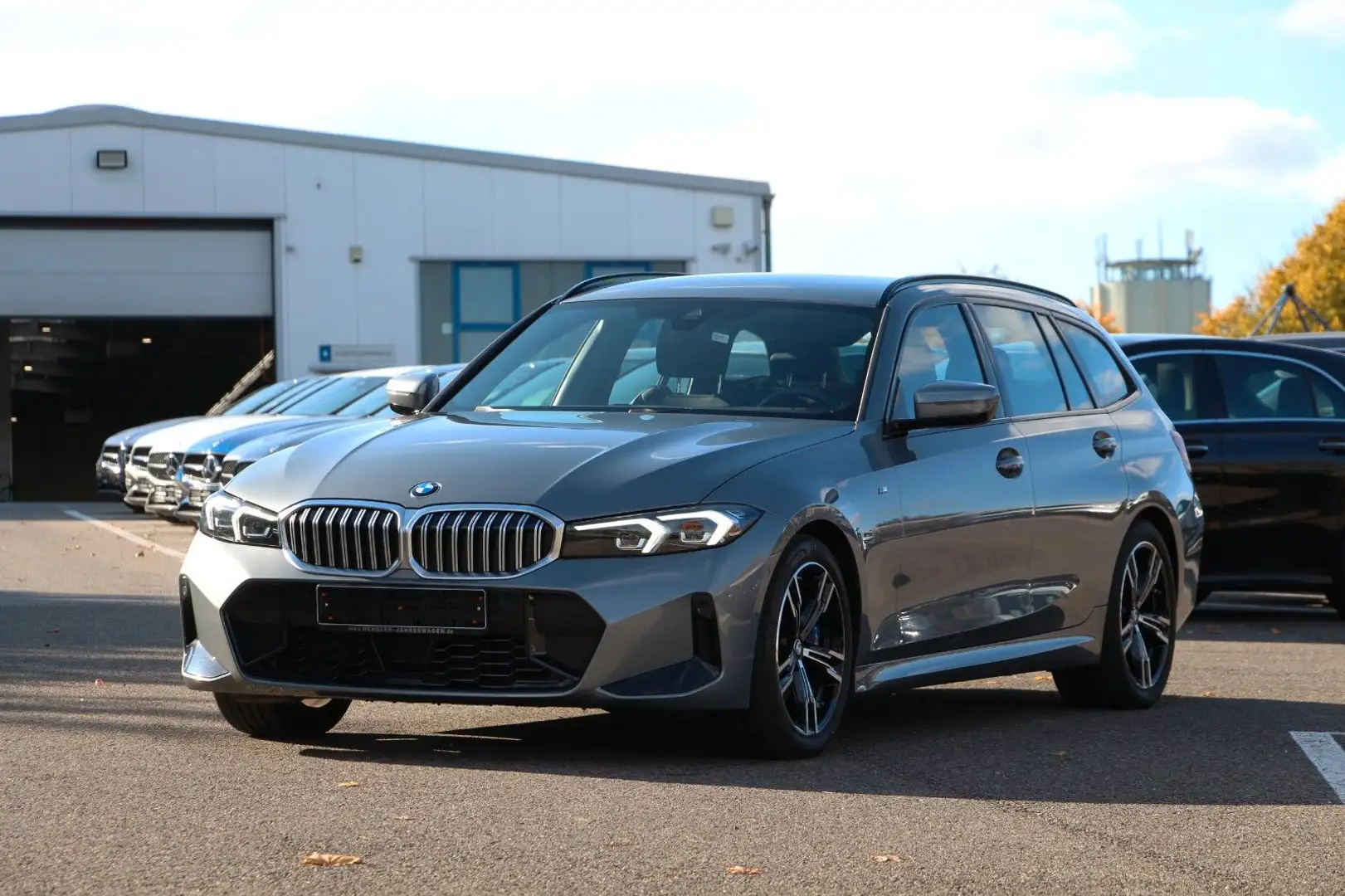 BMW 330 i Touring ACC*LED LICHT*WIDESCREEN M Sport Grau - 1