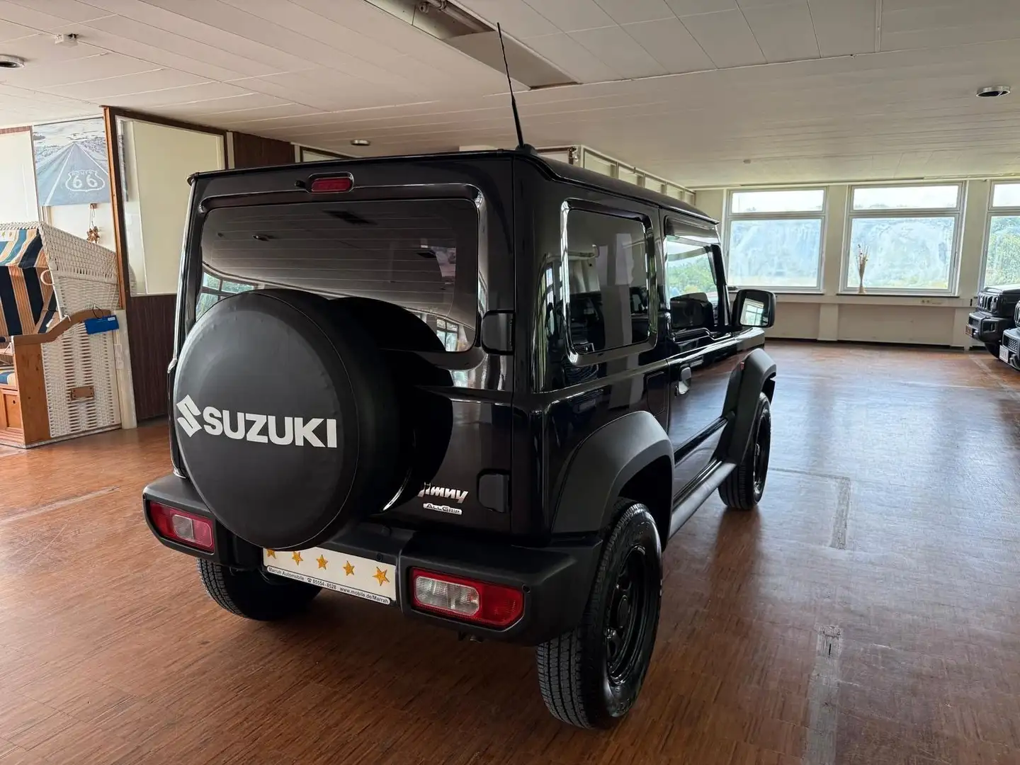 Suzuki Jimny 1.5 ALLGRIP Comfort AUTOMATIK MIT EXTRAS Zwart - 2
