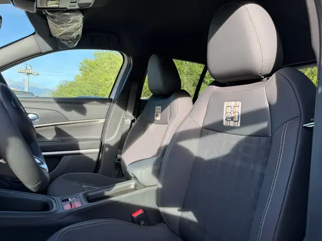 Jeep Avenger view 12