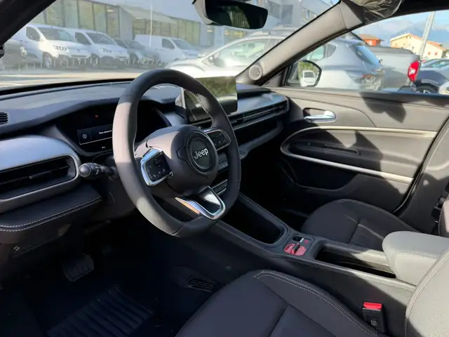 Jeep Avenger view 13