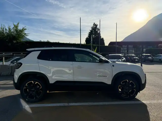 Jeep Avenger view 4